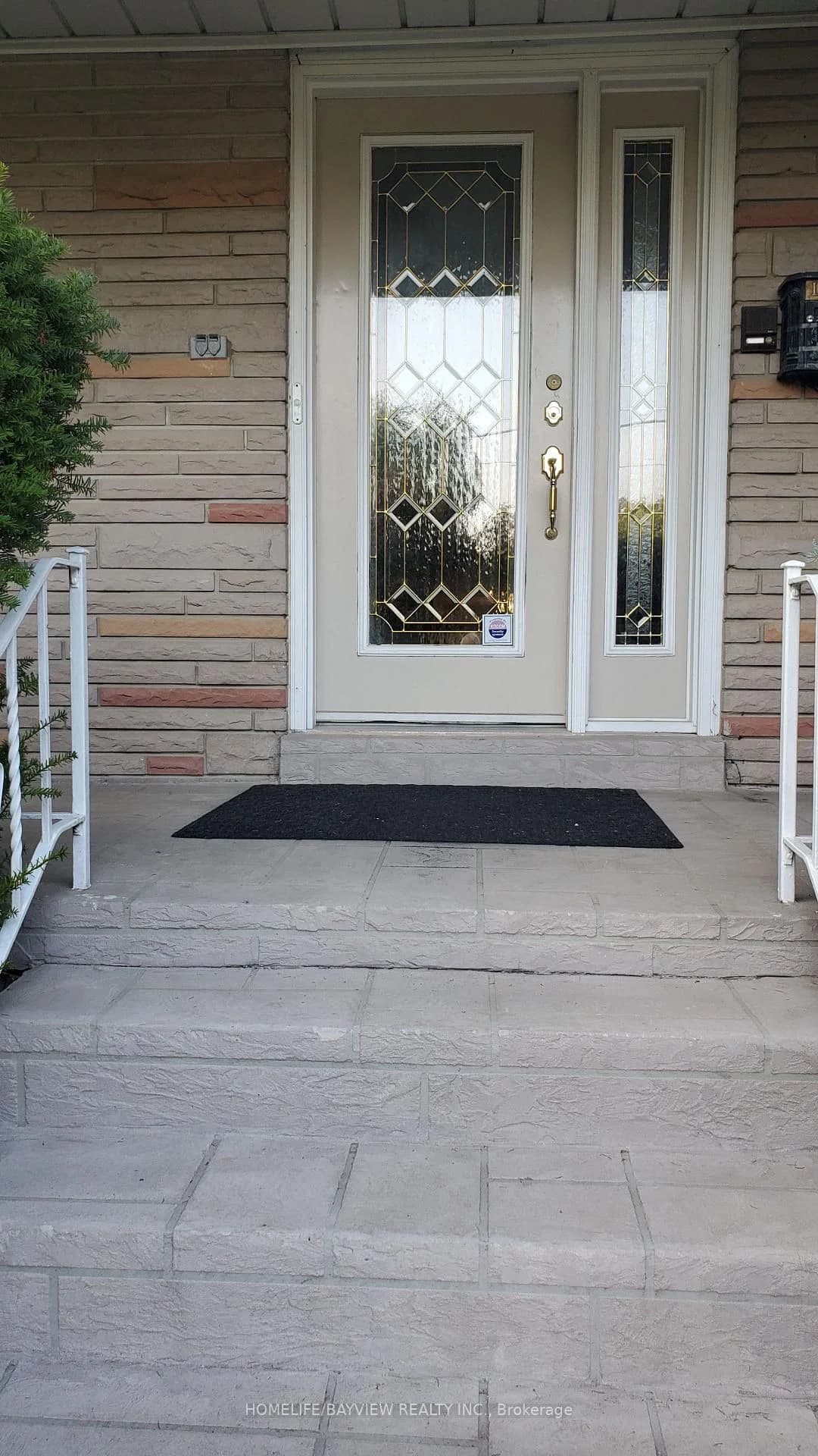 Restwell Crescent in Toronto · Bayview Village — photo 3