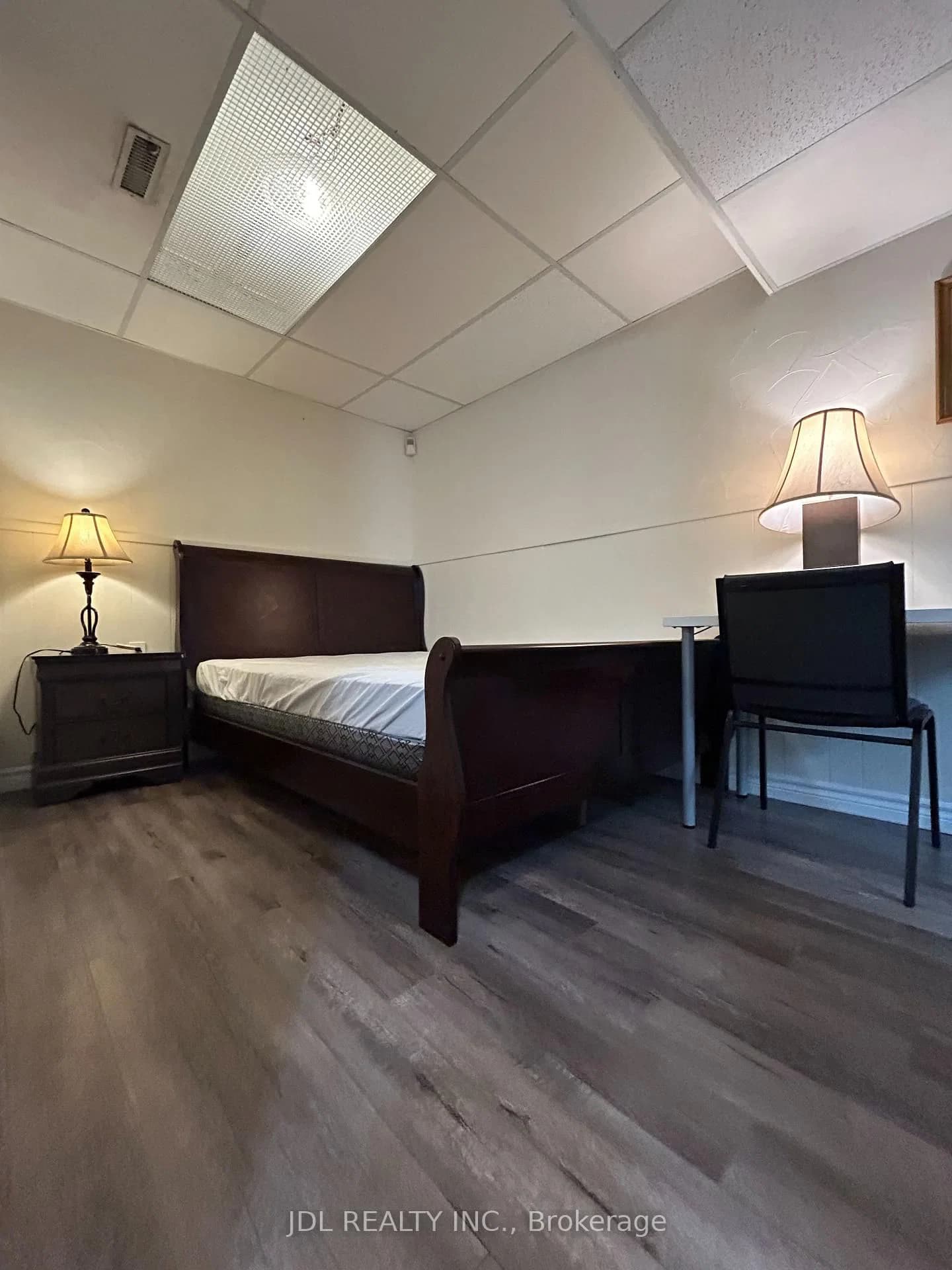 Butterfield Dr Drive Bedroom B Bsmt in Toronto · Parkwoods-Donalda — photo 3