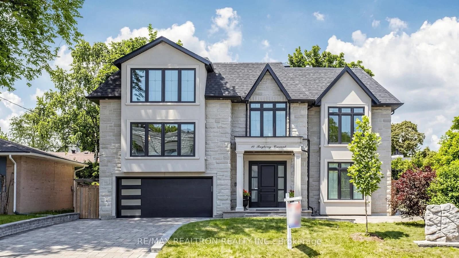 Bayberry Crescent in Toronto · Bayview Village — photo 2