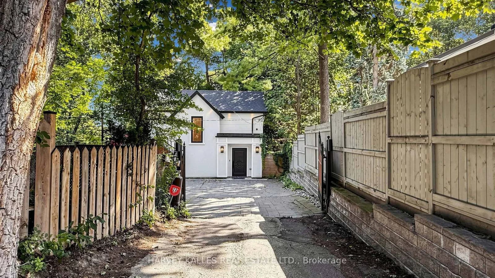 23A Donwoods Drive in Toronto · Bridle Path-Sunnybrook-York Mills — photo 2