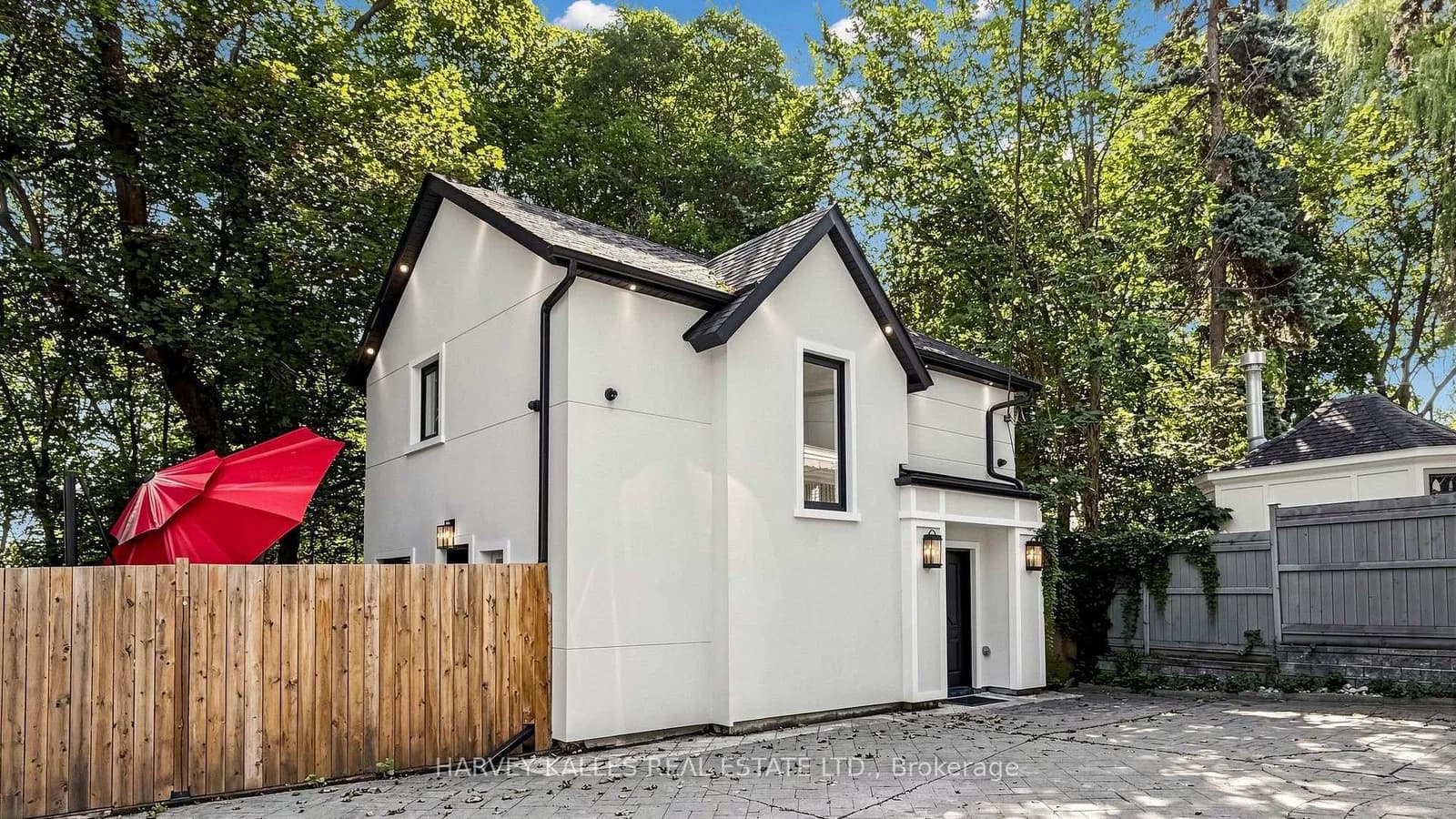 23A Donwoods Drive in Toronto · Bridle Path-Sunnybrook-York Mills — photo 3