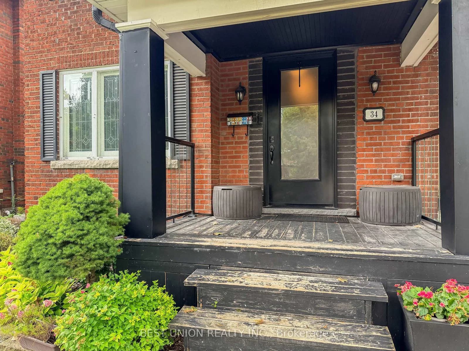 Maxwell Avenue in Toronto · Yonge-Eglinton — photo 2