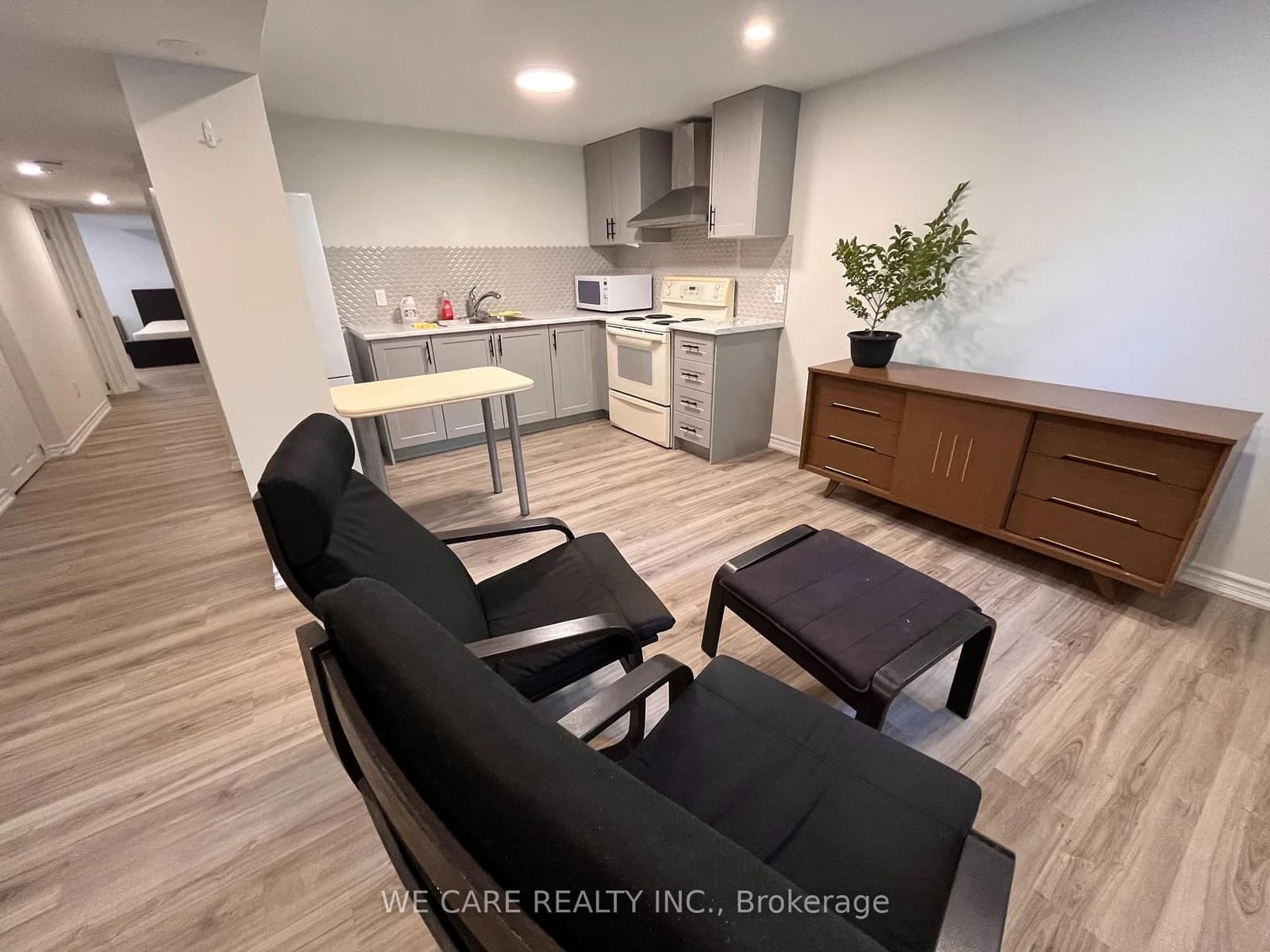 Saddle Ridge Drive in Toronto · Victoria Village — photo 2