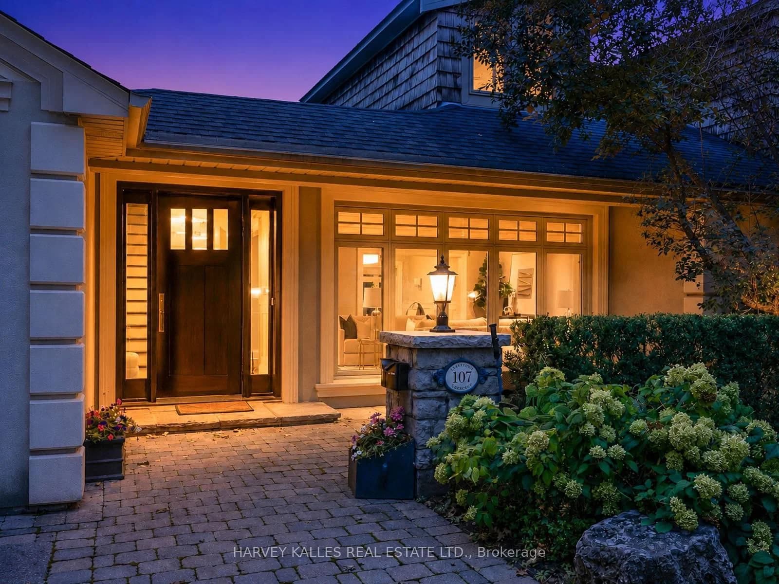 Stratford Crescent in Toronto · Bridle Path-Sunnybrook-York Mills — photo 2