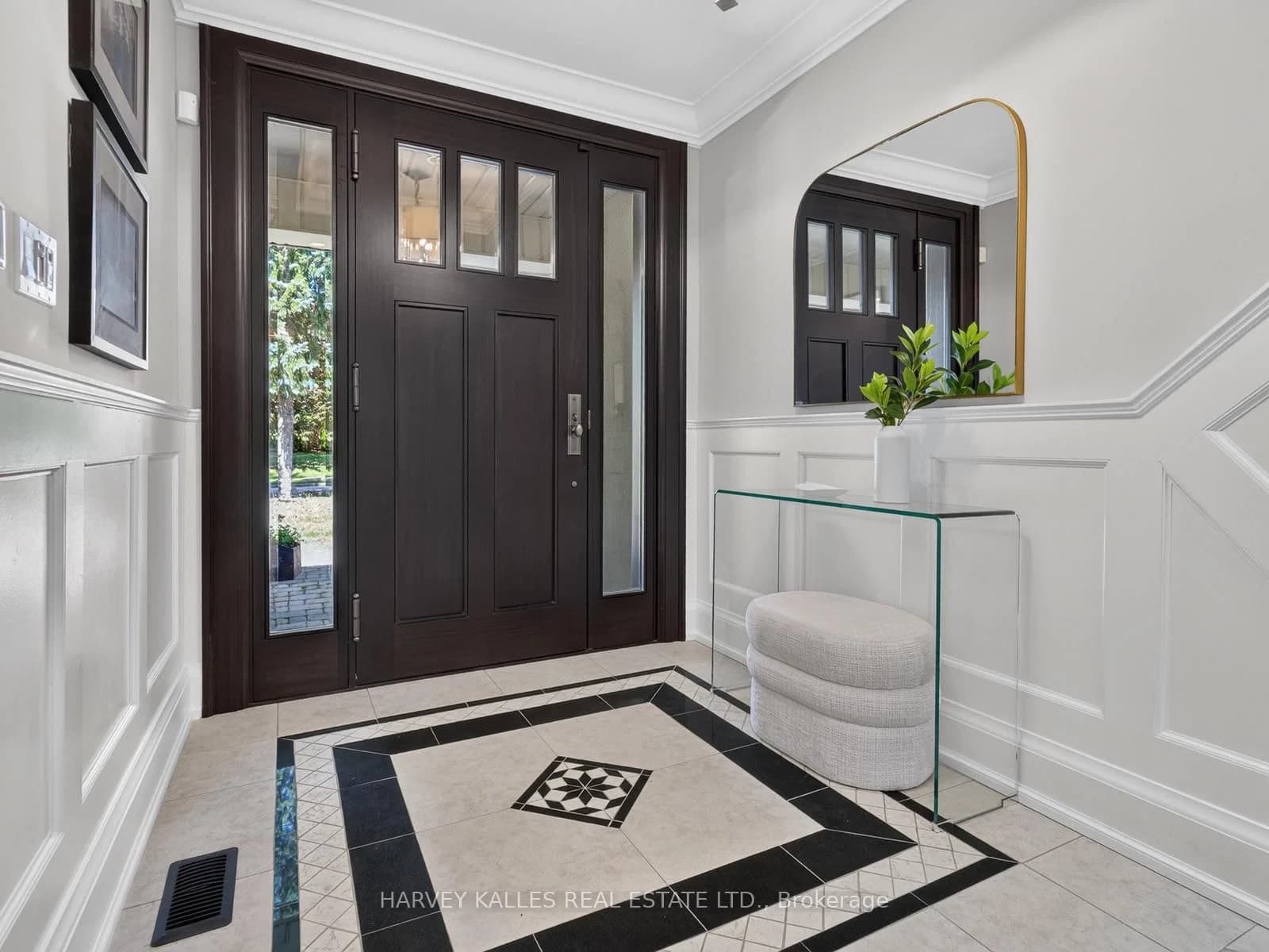 Stratford Crescent in Toronto · Bridle Path-Sunnybrook-York Mills — photo 3