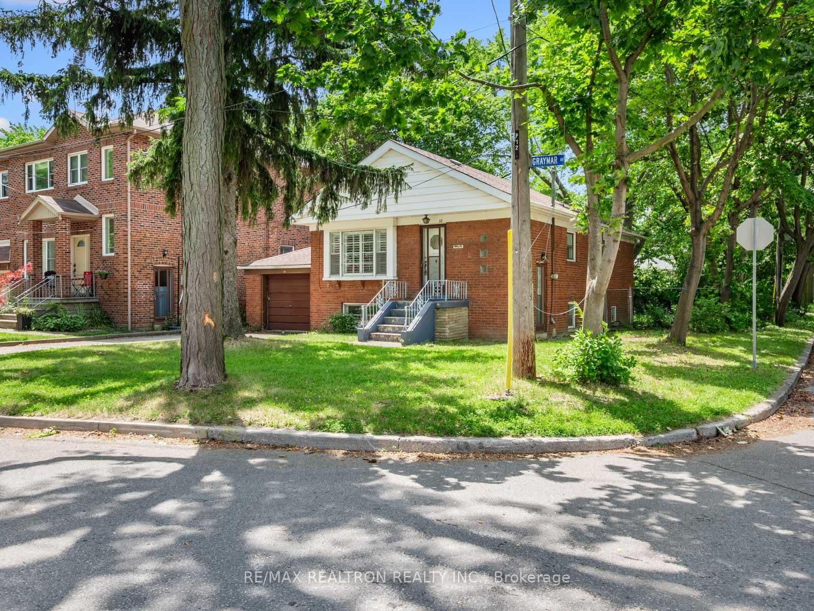 Graymar Avenue in Toronto · Clanton Park — photo 3