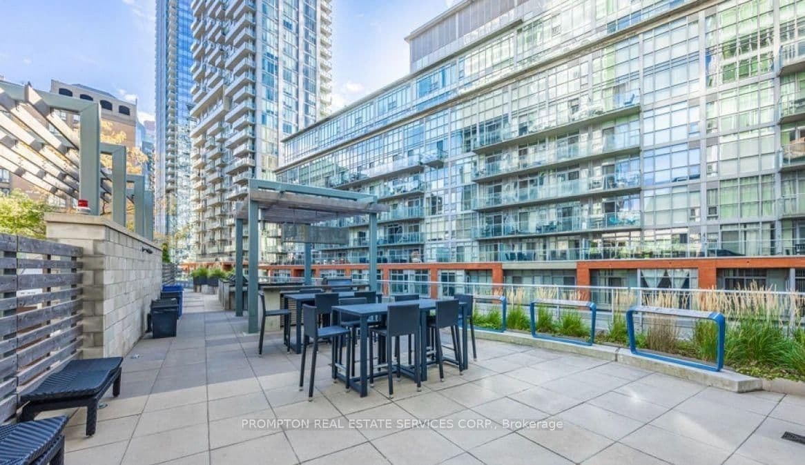 Nelson Street in Toronto · Waterfront Communities C1 — photo 2
