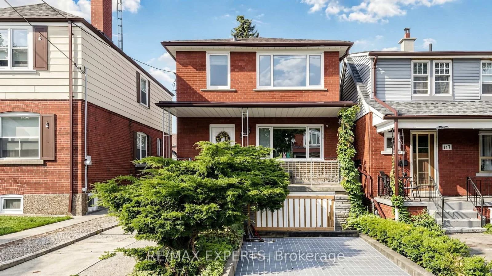 Gloucester Grove in Toronto · Oakwood Village — photo 2