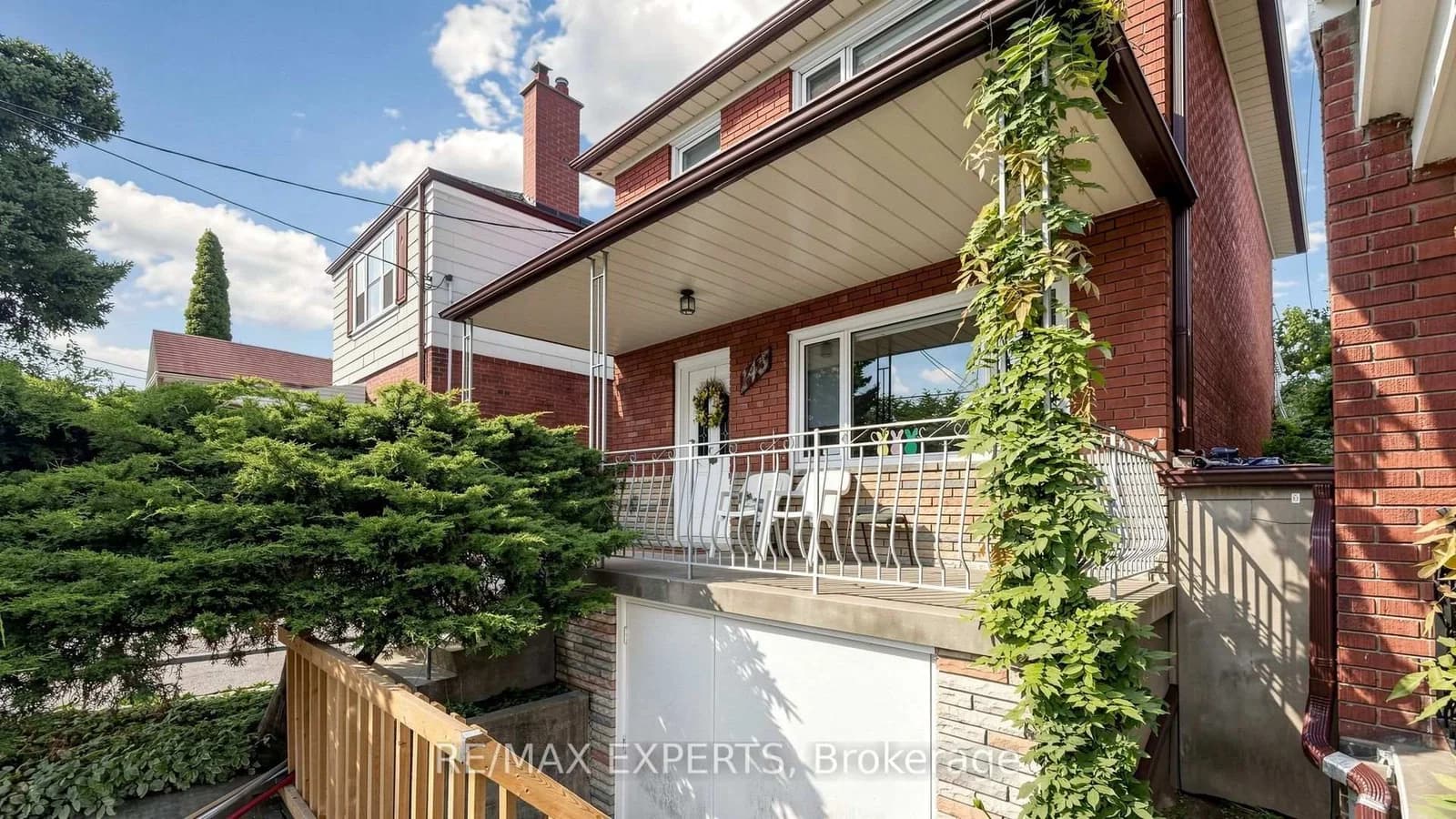 Gloucester Grove in Toronto · Oakwood Village — photo 3