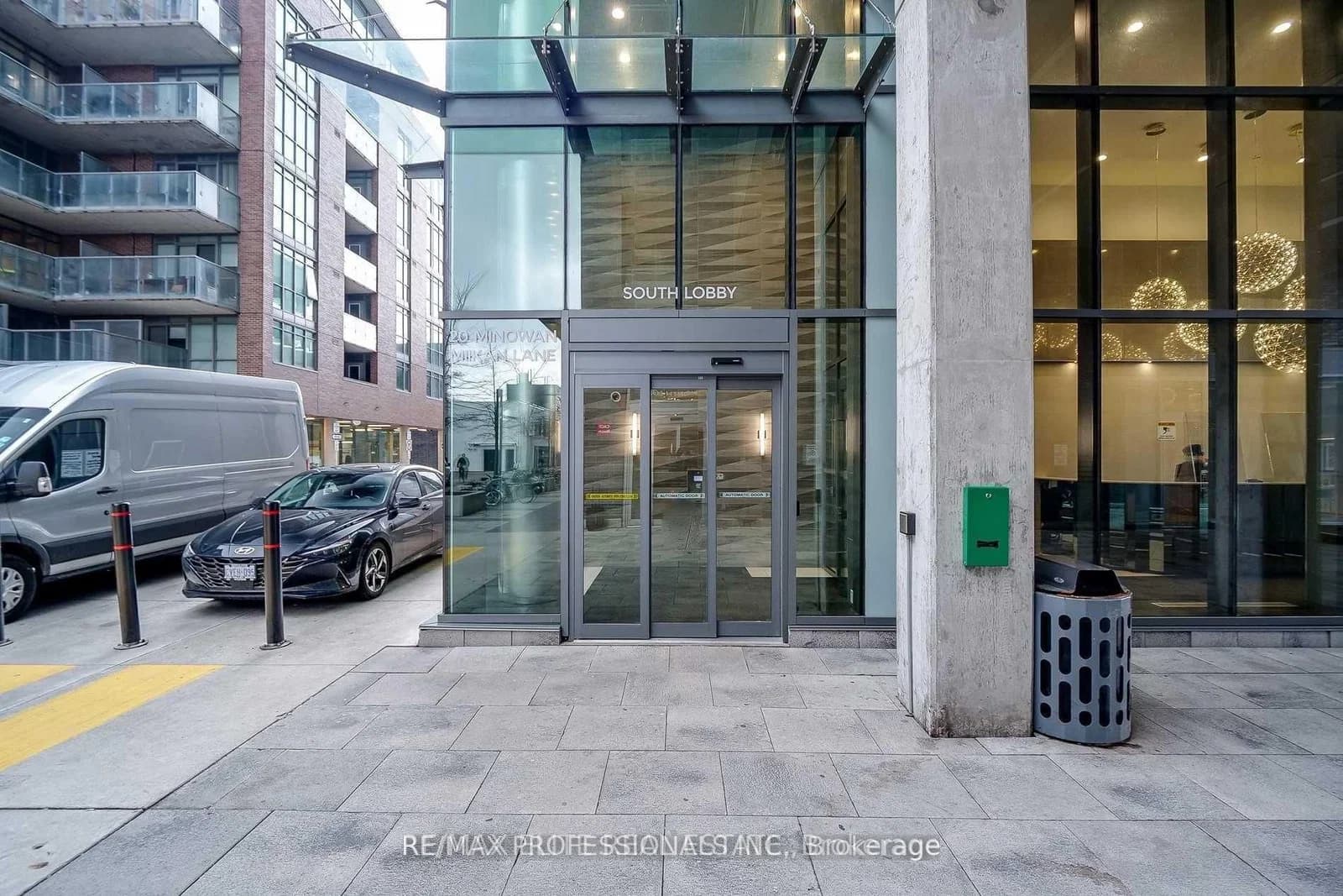 Minowan Miikan Lane in Toronto · Little Portugal — photo 2