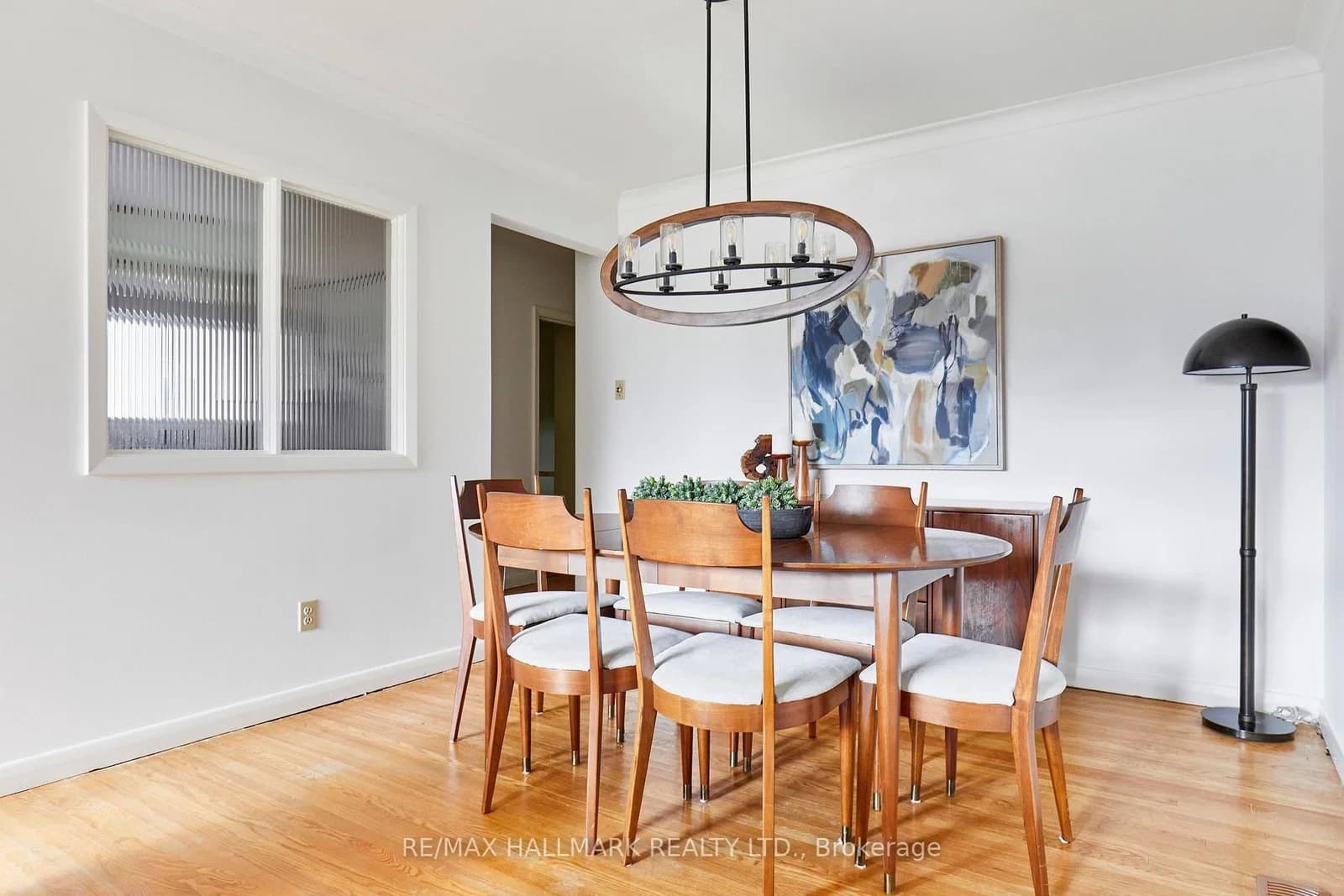 Mere Court in Toronto · Victoria Village — photo 3