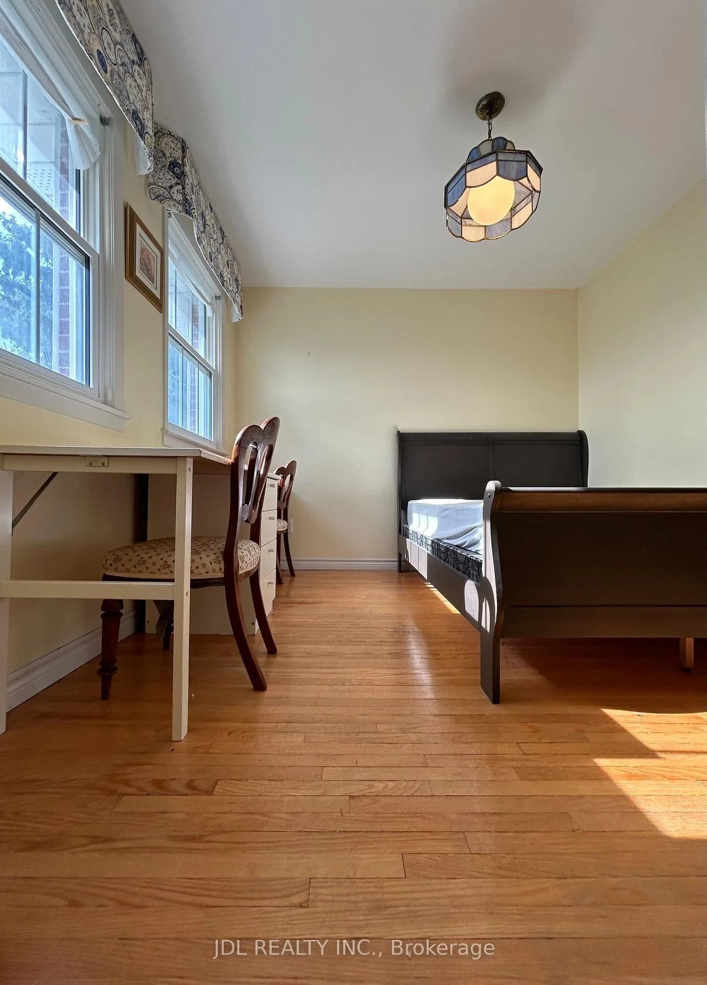 Butterfield Dr Drive A 2nd Floor in Toronto · Parkwoods-Donalda — photo 3