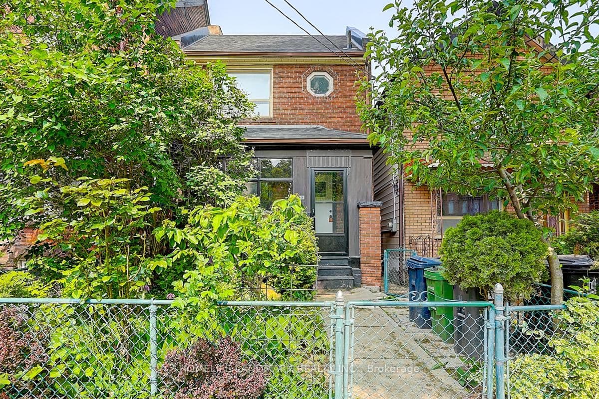 Photo of Euclid Avenue in Toronto · Trinity-Bellwoods