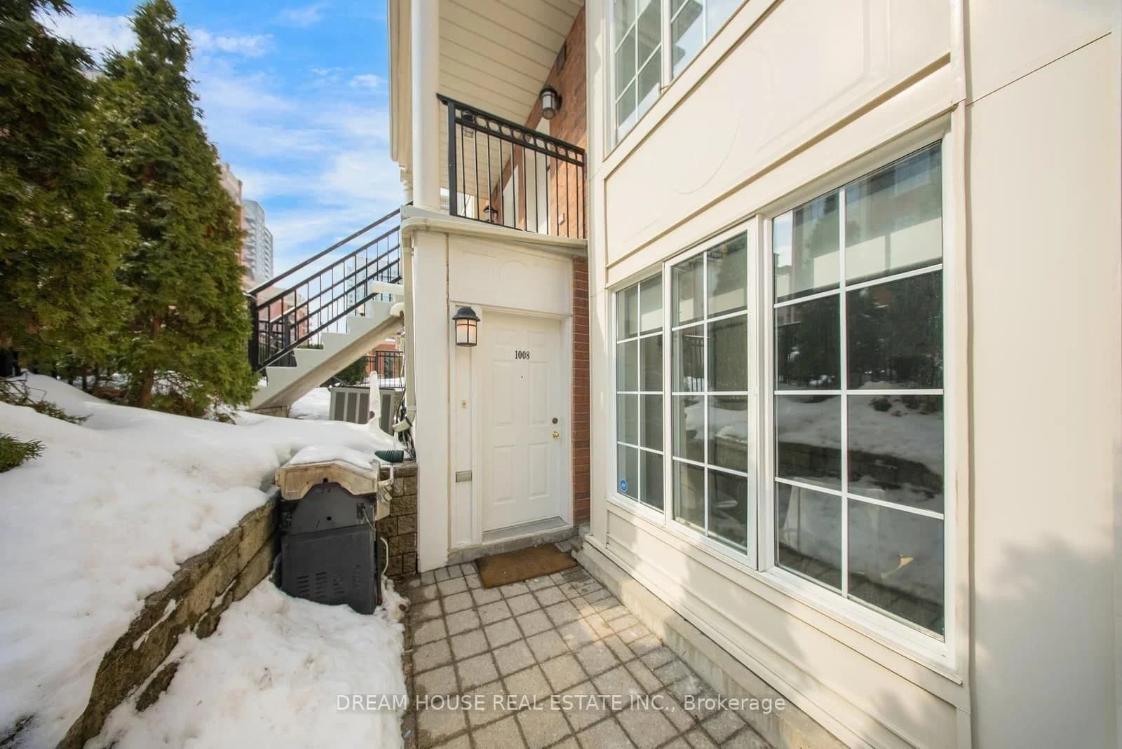 Everson Drive in Toronto · Willowdale East — photo 2