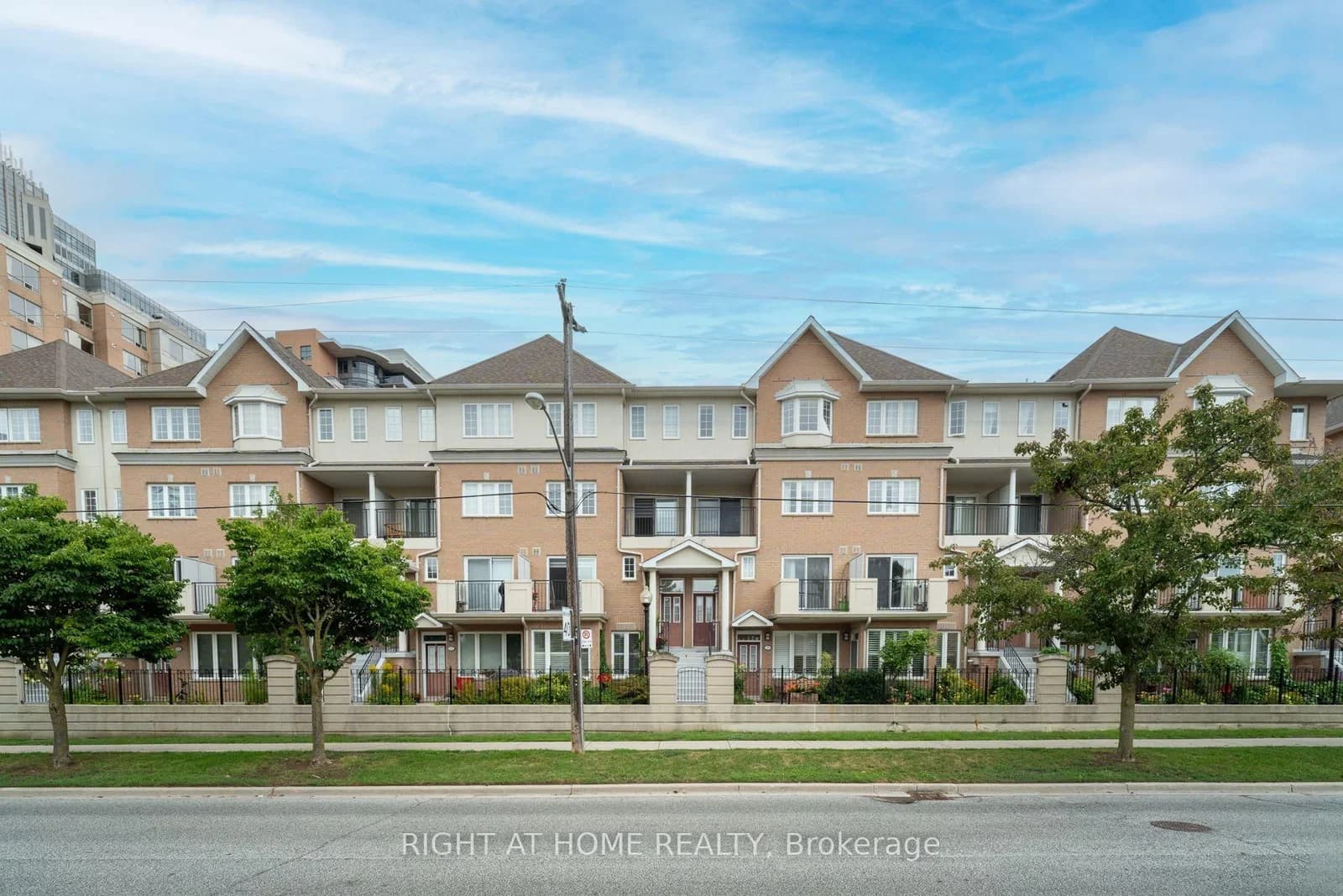Photo of Grandview Way in Toronto · Willowdale East