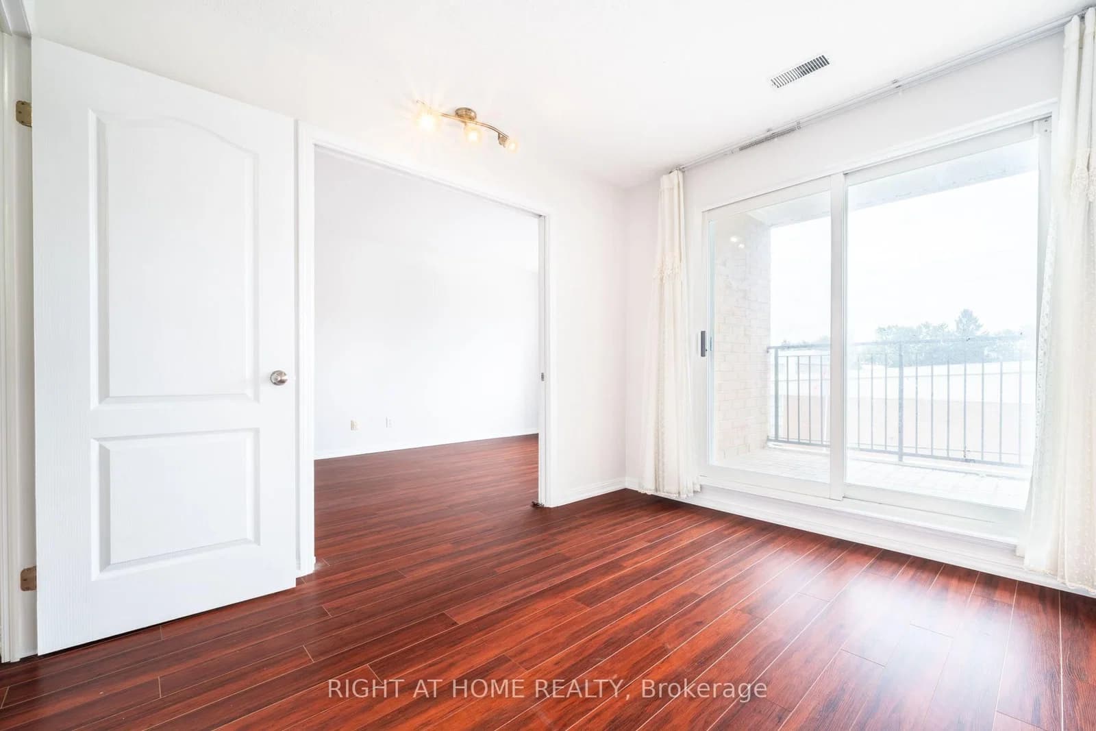 Grandview Way in Toronto · Willowdale East — photo 3