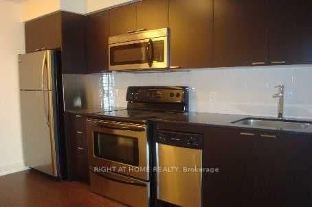 Sheppard Avenue in Toronto · Willowdale East — photo 3