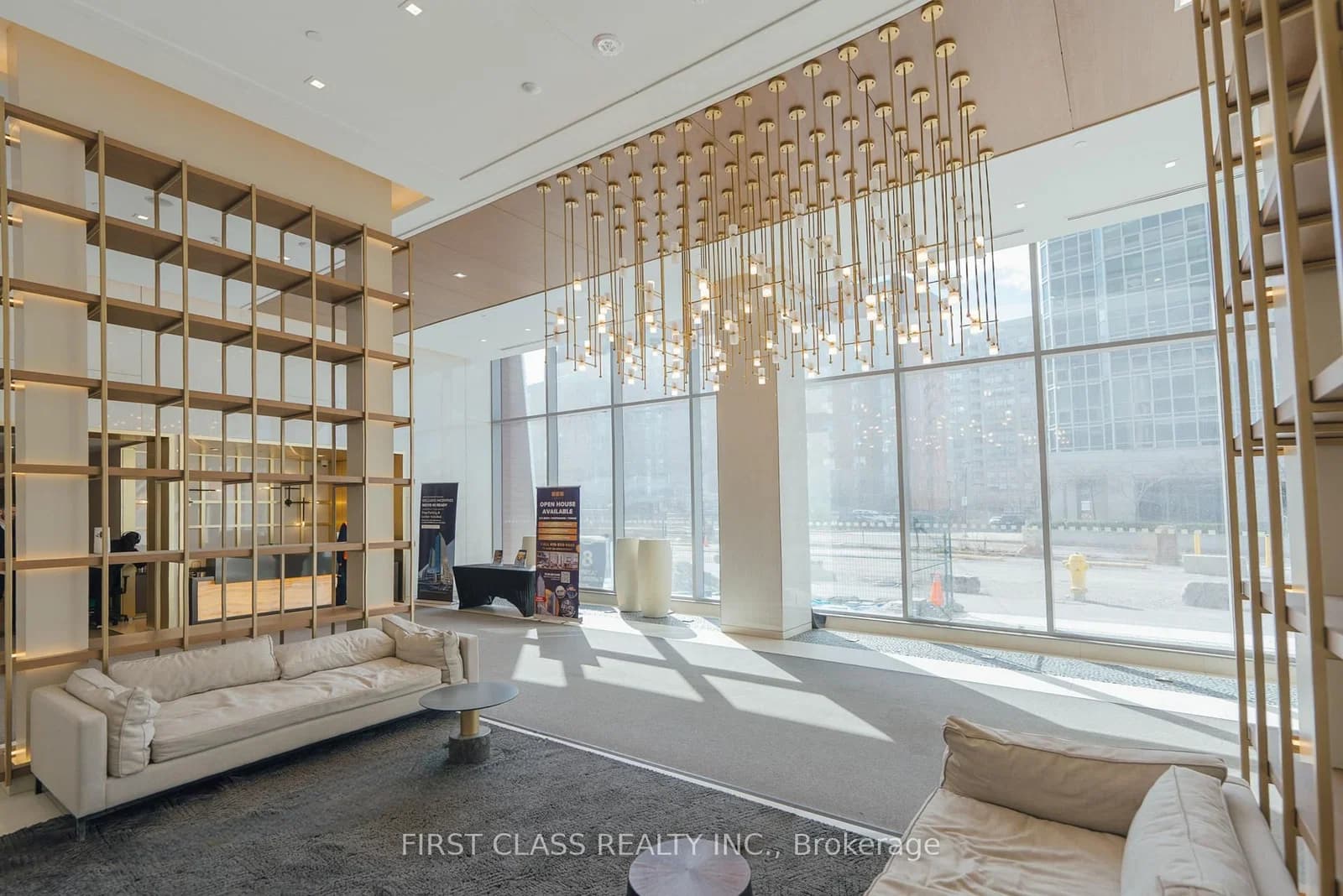 GOLDEN LION Heights in Toronto · Newtonbrook East — photo 2
