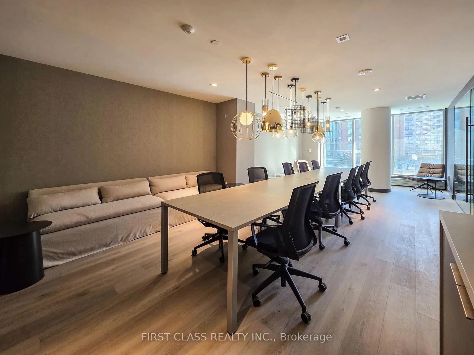 GOLDEN LION Heights in Toronto · Newtonbrook East — photo 3