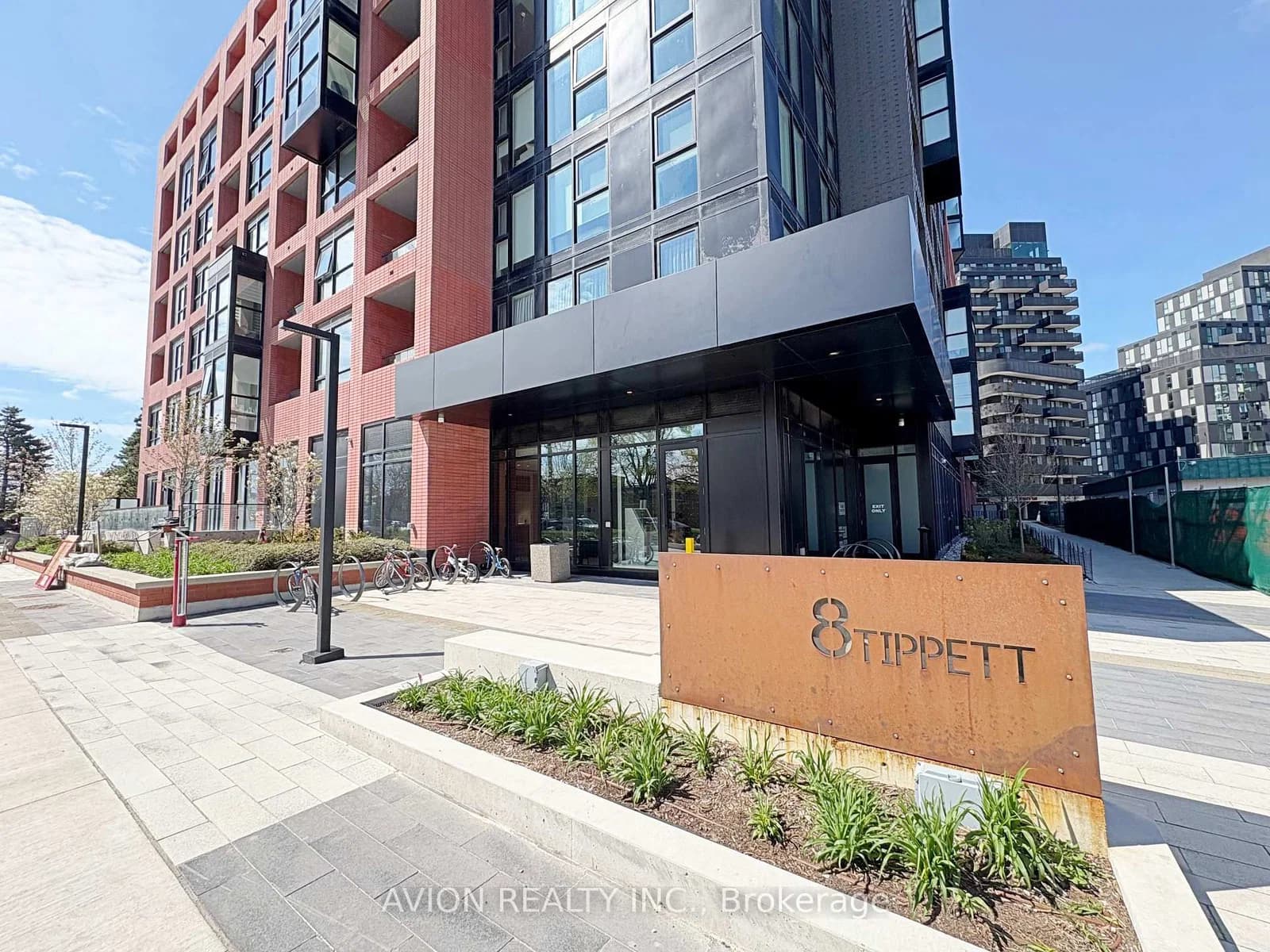 Tippett Road in Toronto · Clanton Park — photo 2