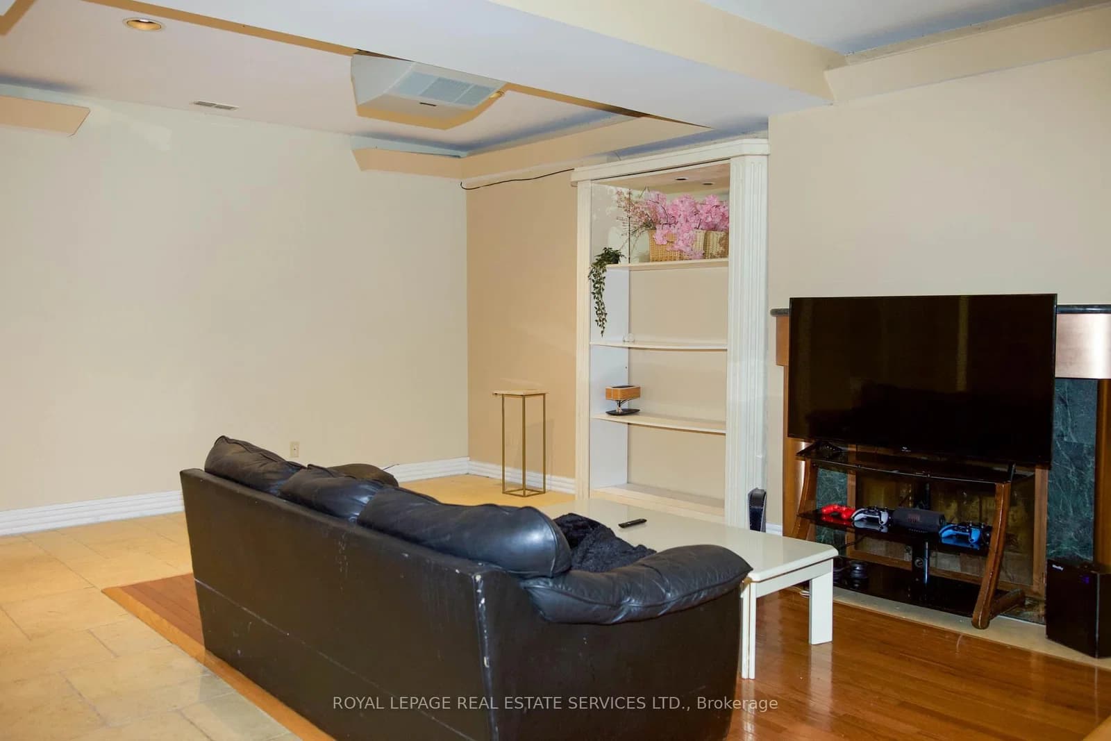 2B Debell Lane in Toronto · Newtonbrook East — photo 3