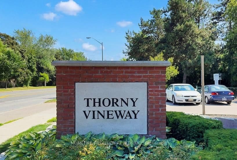 Photo of Thorny Vine Way in Toronto · Bayview Village