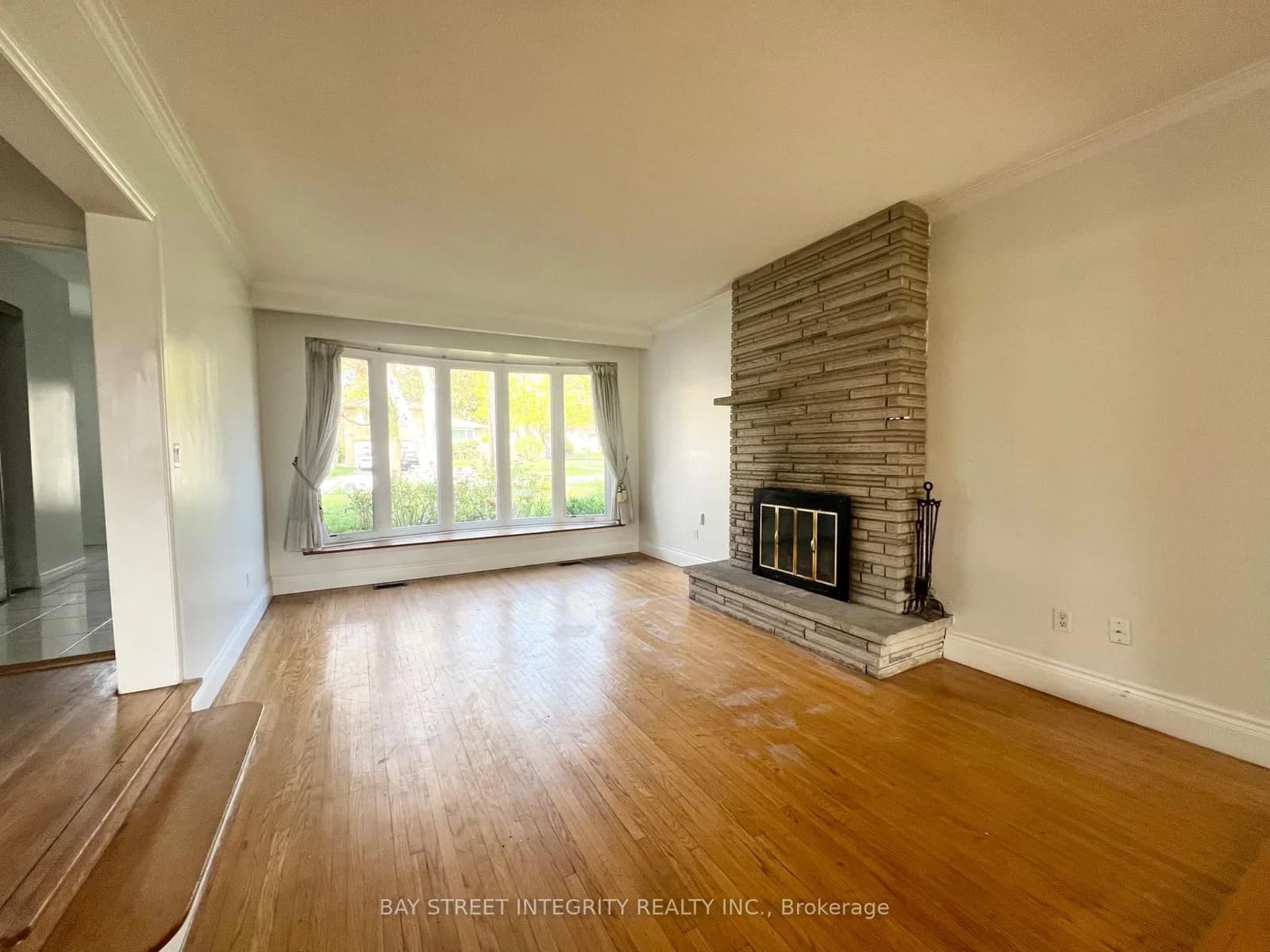 Tollerton Avenue in Toronto · Bayview Woods-Steeles — photo 3