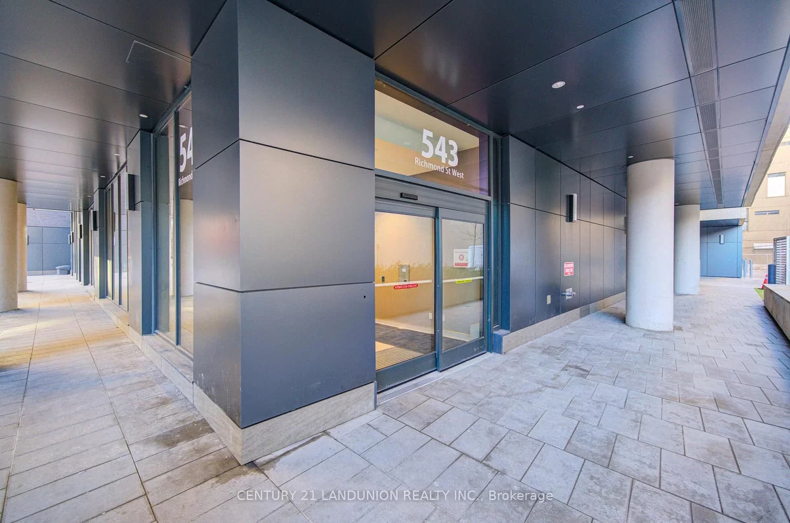 Richmond Street in Toronto · Waterfront Communities C1 — photo 2