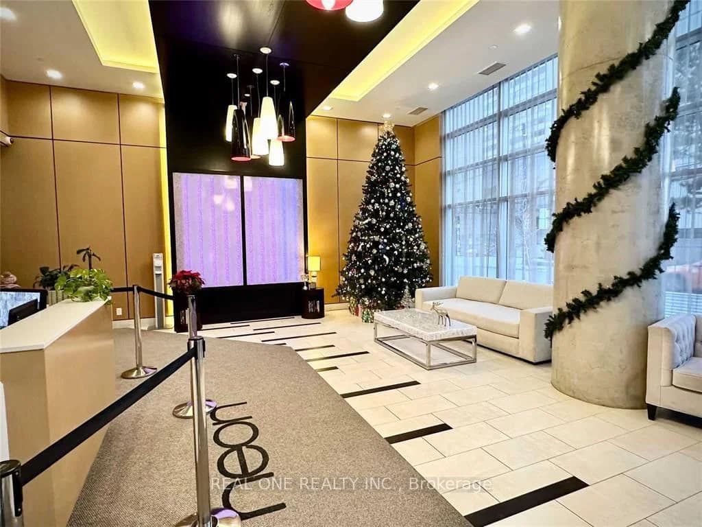 Orchard View Boulevard in Toronto · Yonge-Eglinton — photo 3