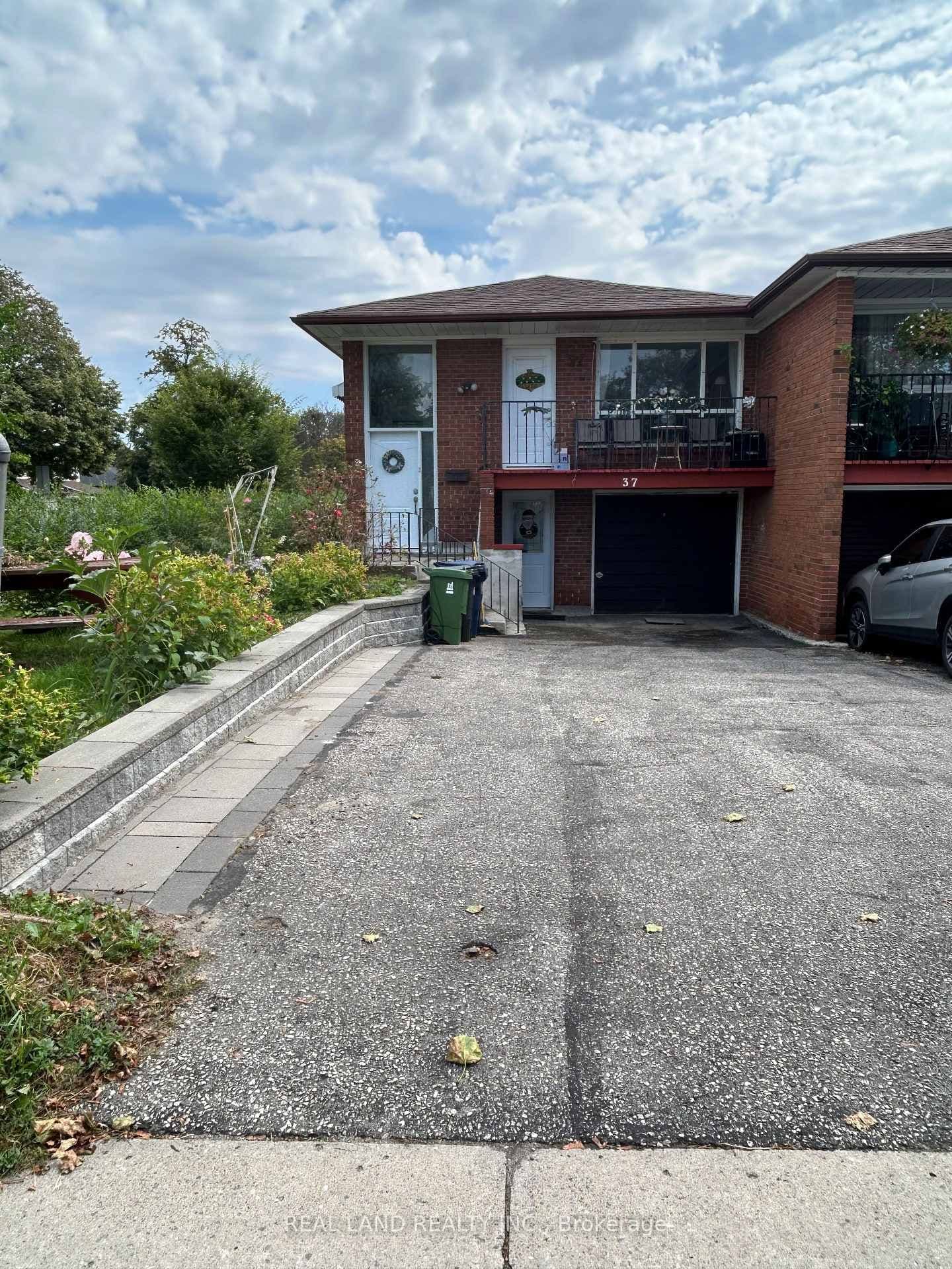Pawnee Avenue in Toronto · Pleasant View — photo 2