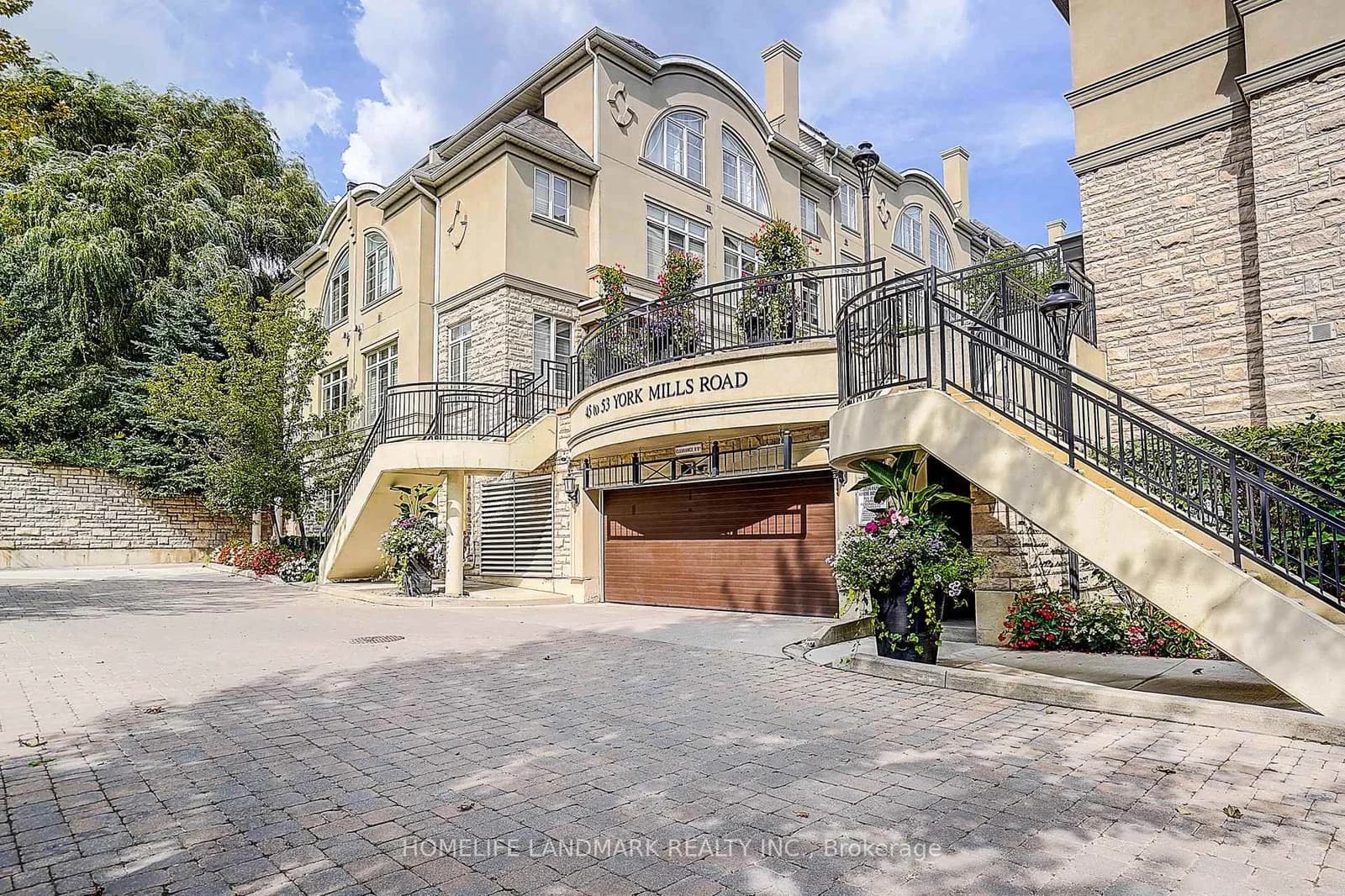 Photo of York Mills Road in Toronto · Bridle Path-Sunnybrook-York Mills