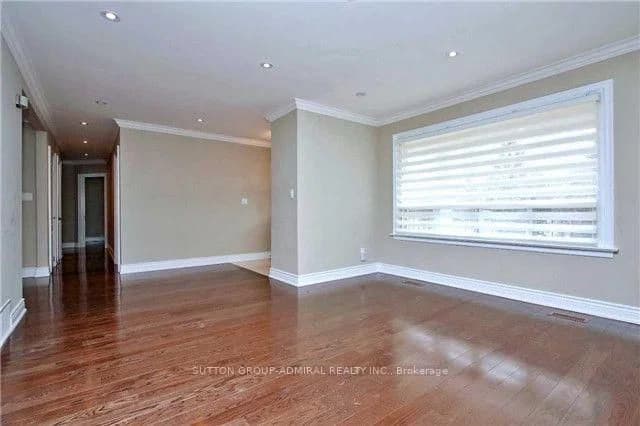 Horsham Avenue in Toronto · Willowdale West — photo 2