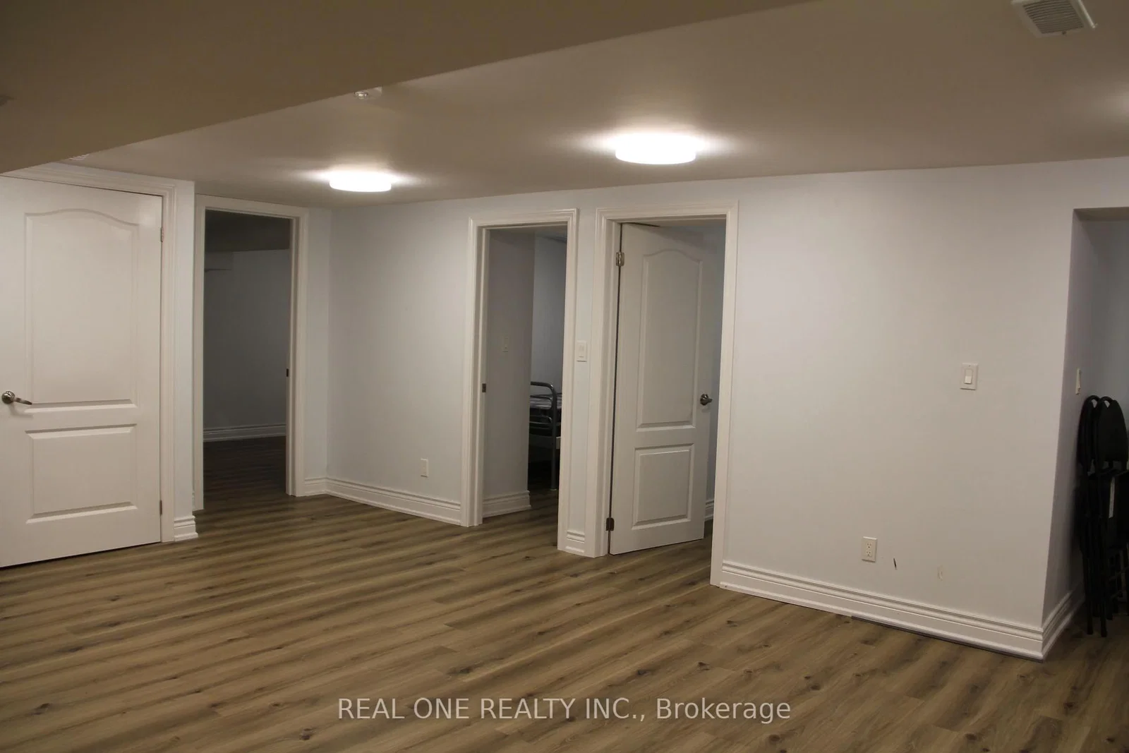 Kingslake Road in Toronto · Don Valley Village — photo 3