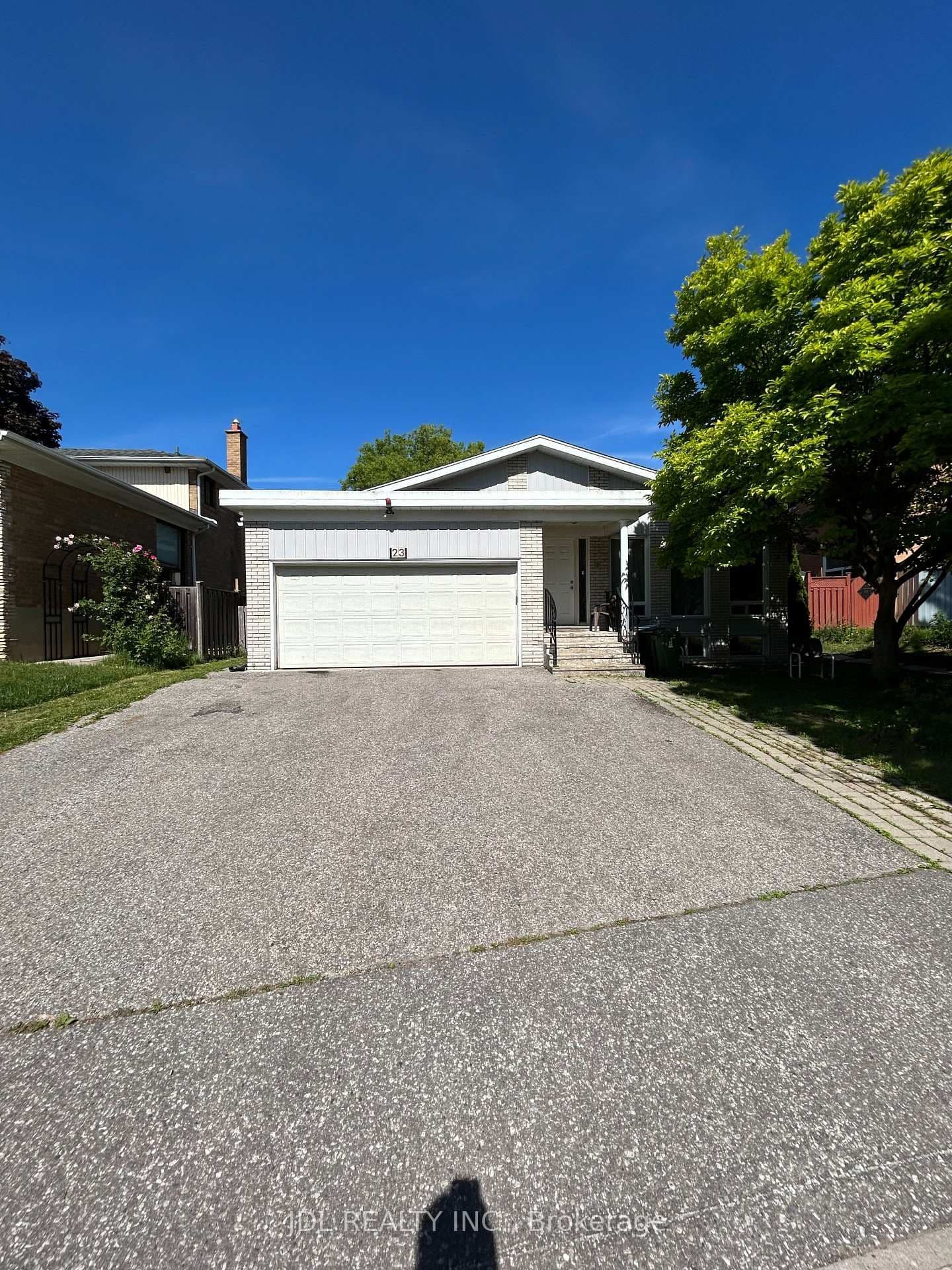 Photo of Pineway Blvd Boulevard A bsmt in Toronto · Bayview Woods-Steeles