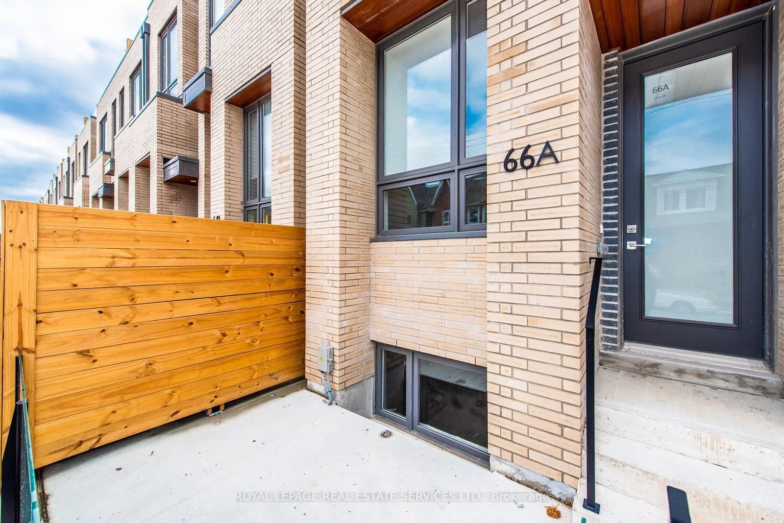 66A Perth Avenue in Toronto · Dufferin Grove — photo 3