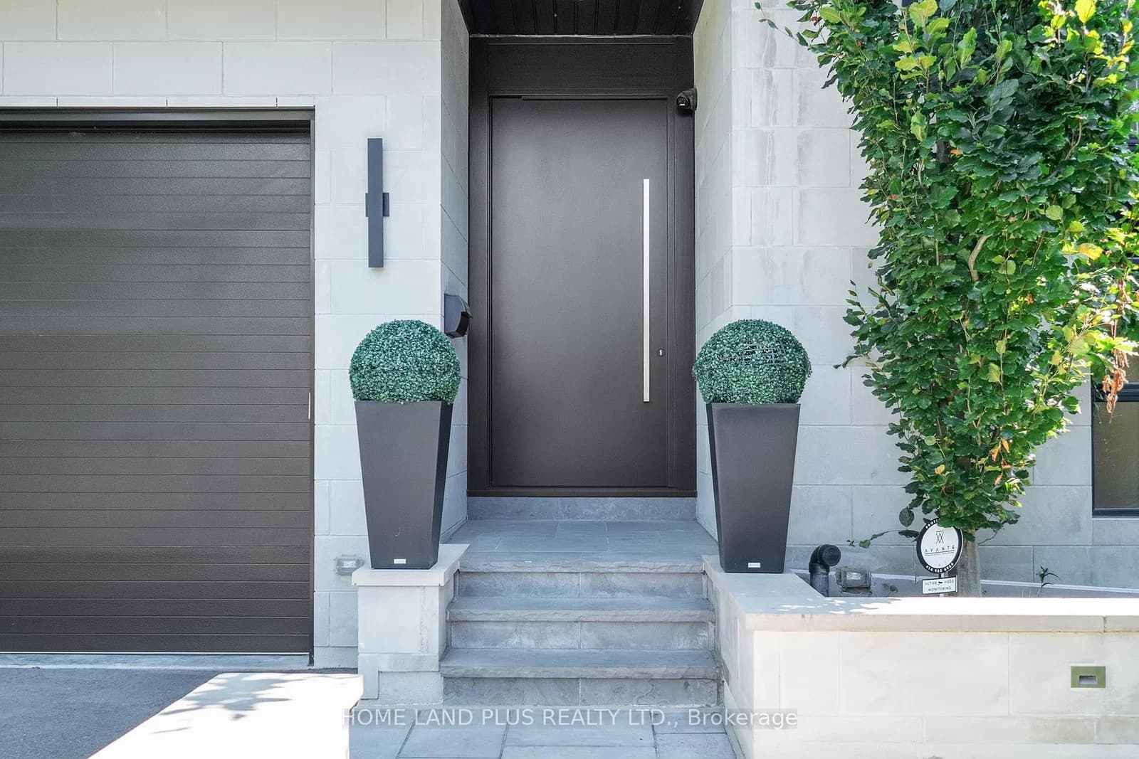 Ridley Boulevard in Toronto · Bedford Park-Nortown — photo 3