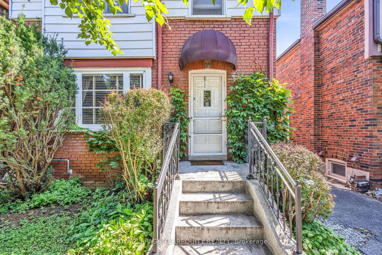 Sutherland Drive in Toronto · Leaside — photo 2