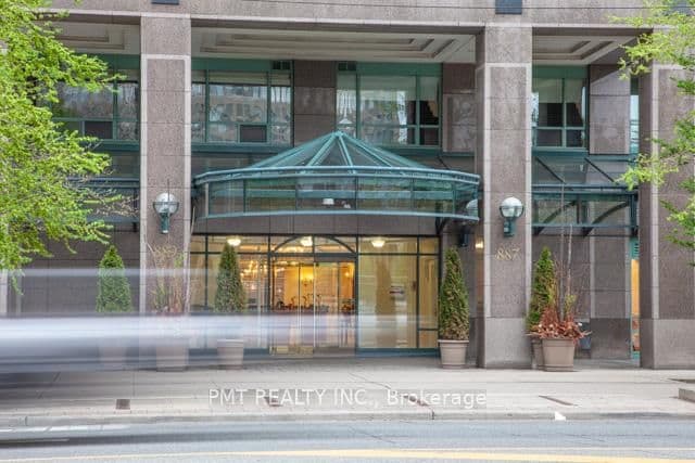 Photo of Bay Street in Toronto · Bay Street Corridor