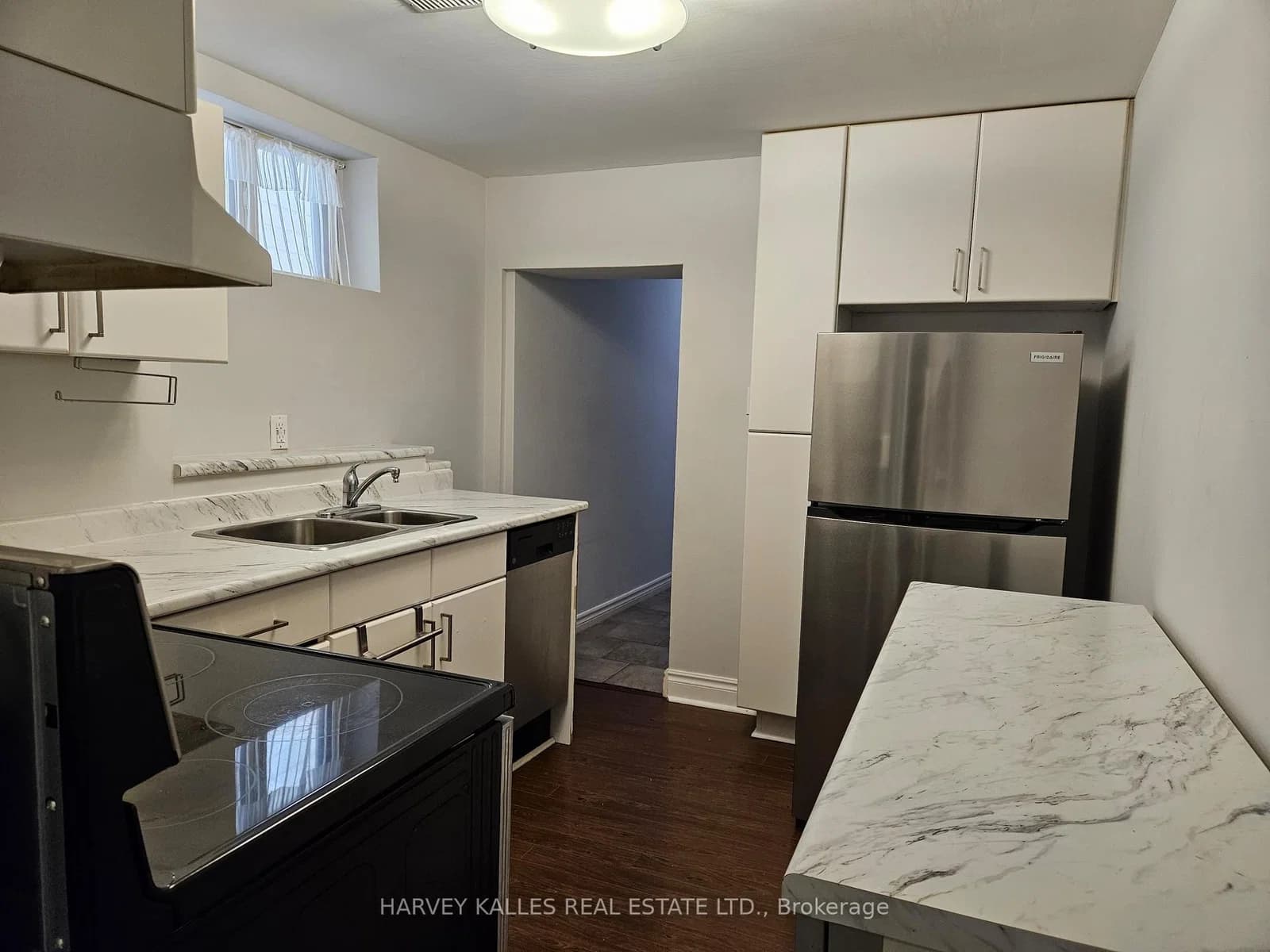 Lanark Avenue in Toronto · Oakwood Village — photo 2