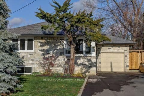 Tinder Crescent 2 in Toronto · Victoria Village — photo 2