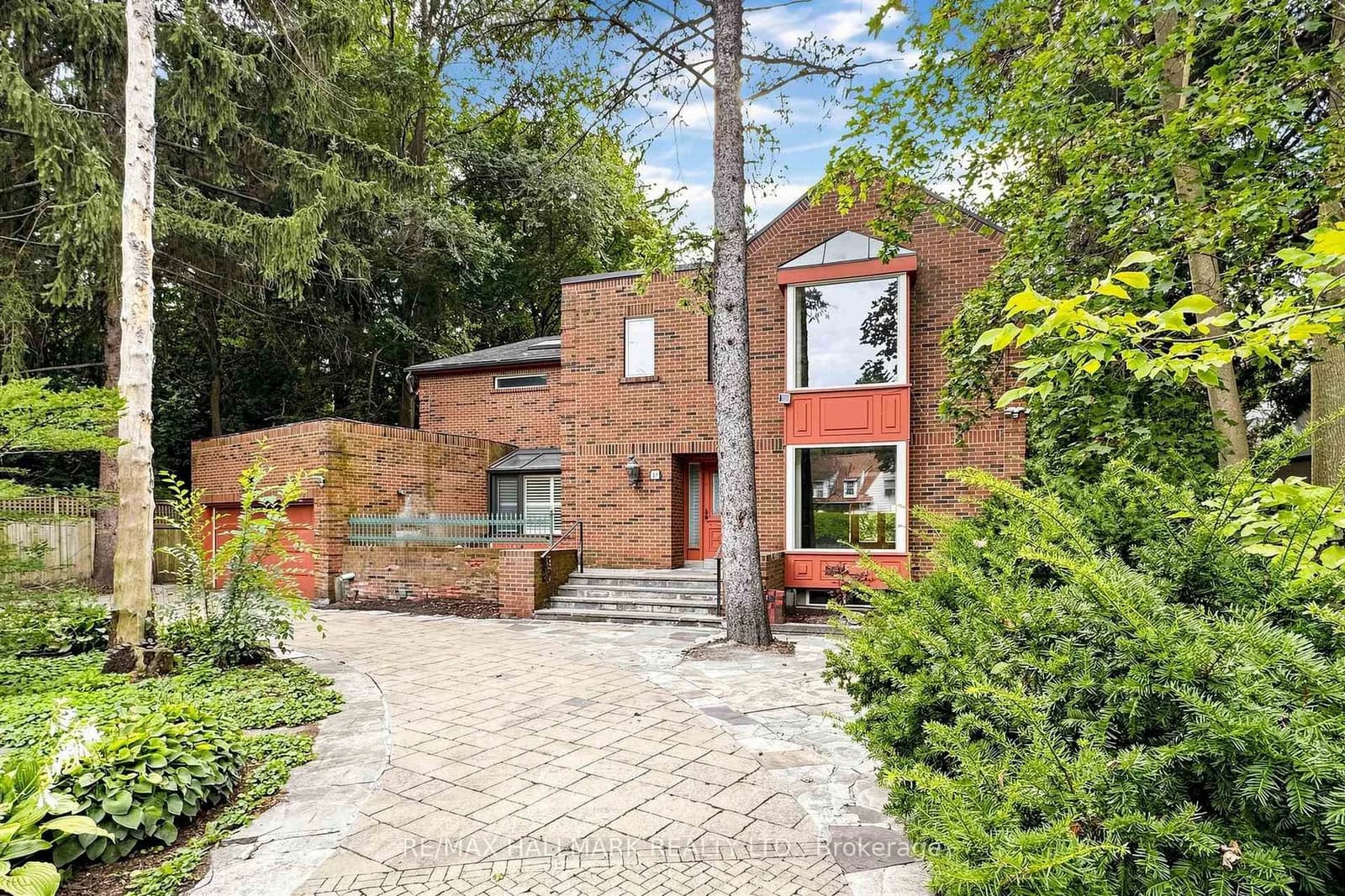 Donino Avenue in Toronto · Bridle Path-Sunnybrook-York Mills — photo 2