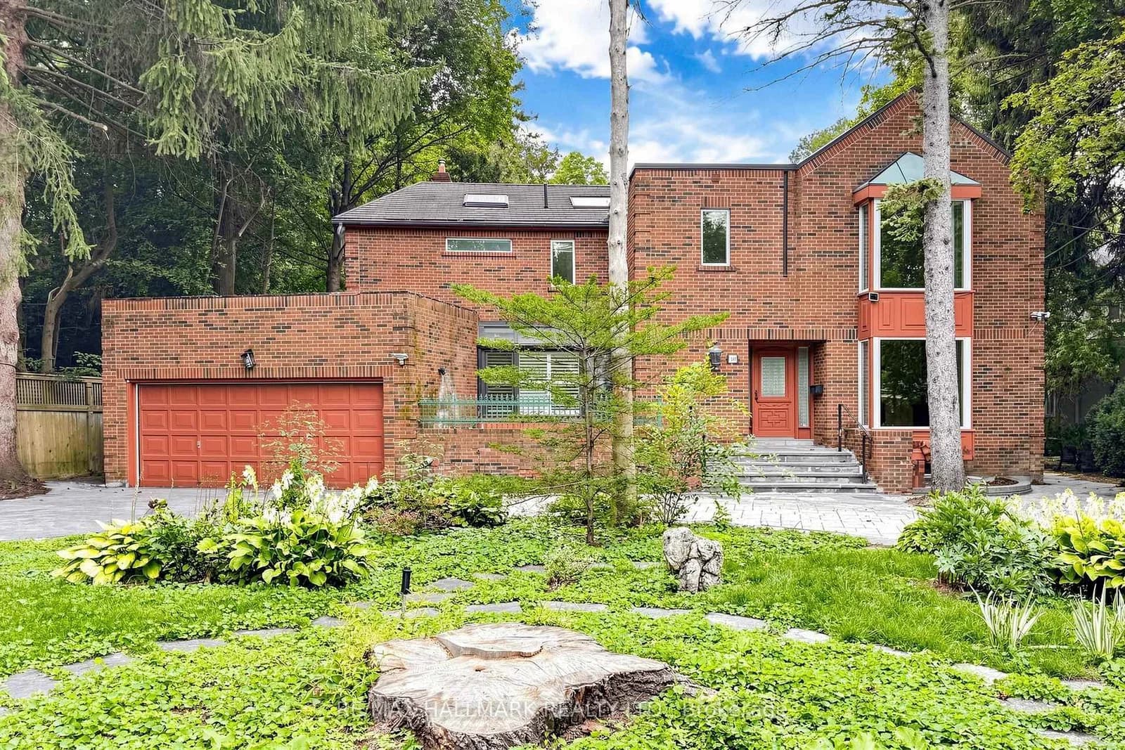 Donino Avenue in Toronto · Bridle Path-Sunnybrook-York Mills — photo 3