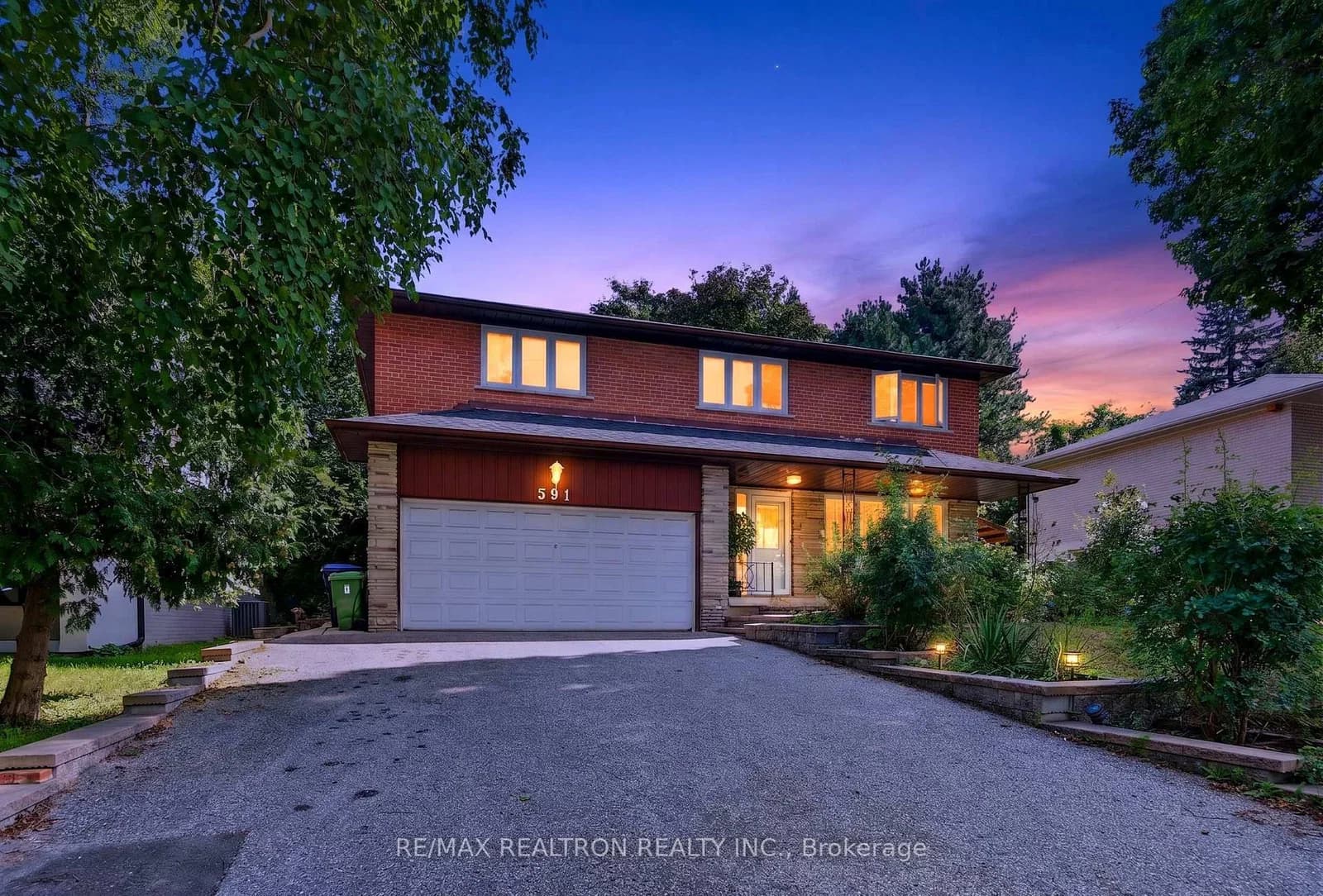 Photo of Cummer Avenue in Toronto · Bayview Woods-Steeles