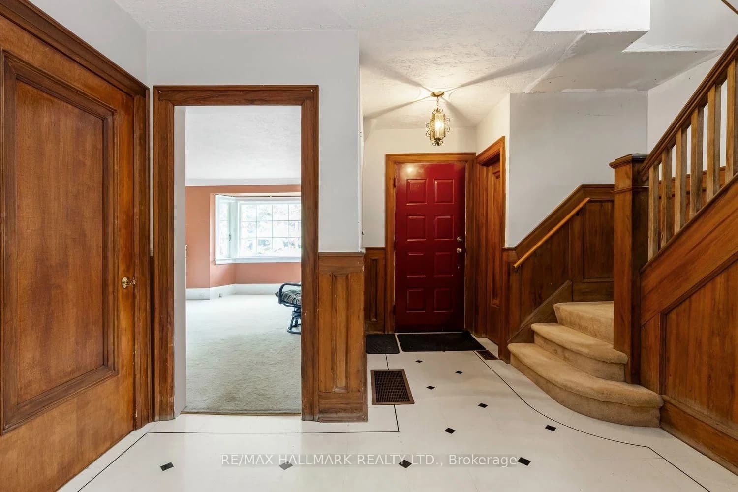 Chatsworth Drive in Toronto · Lawrence Park South — photo 2