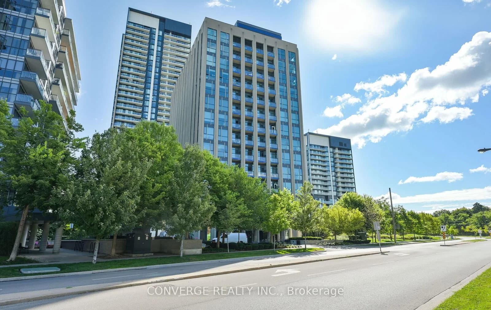 The Donway in Toronto · Banbury-Don Mills — photo 2