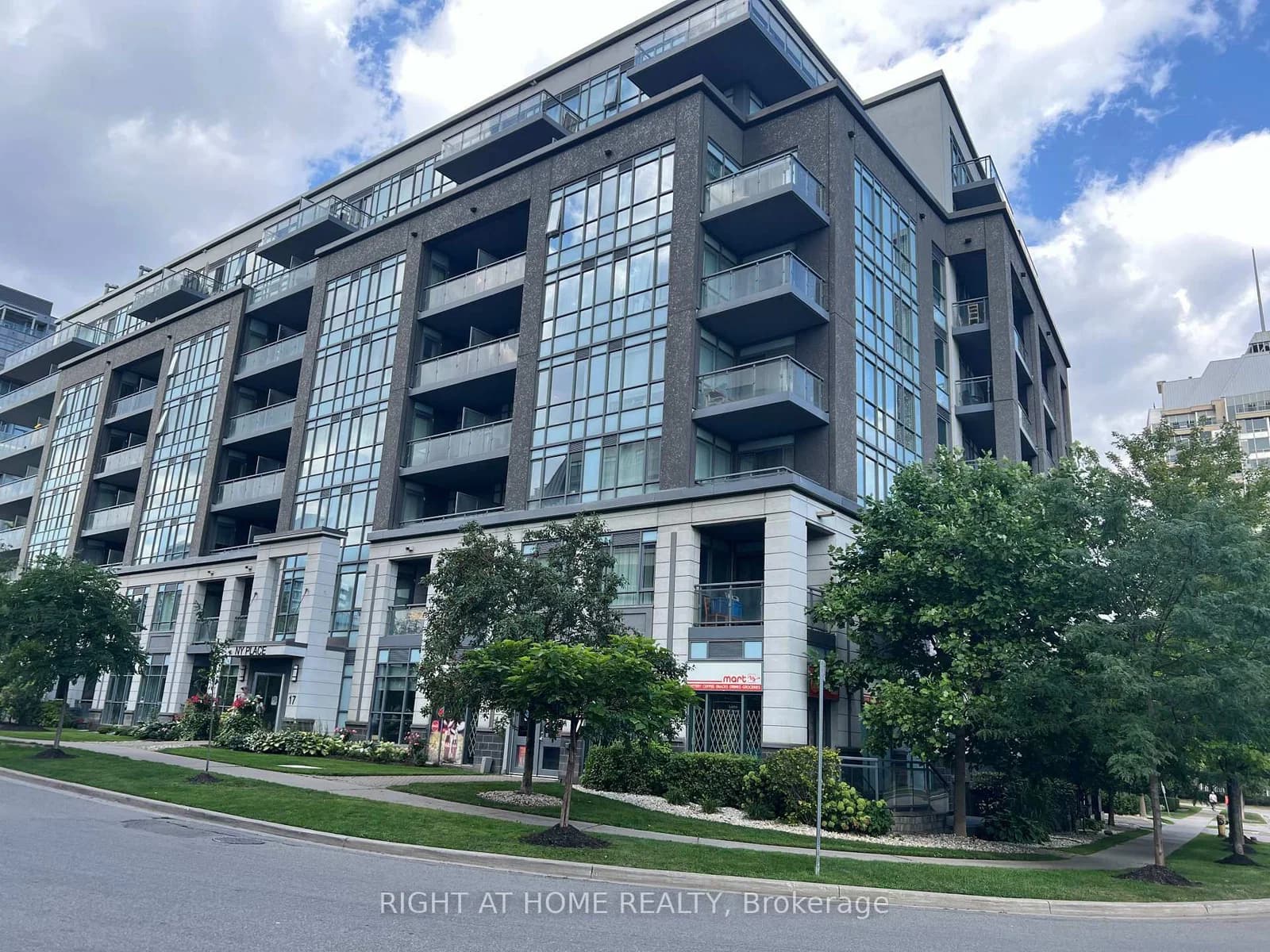 Photo of Kenaston Gardens in Toronto · Bayview Village