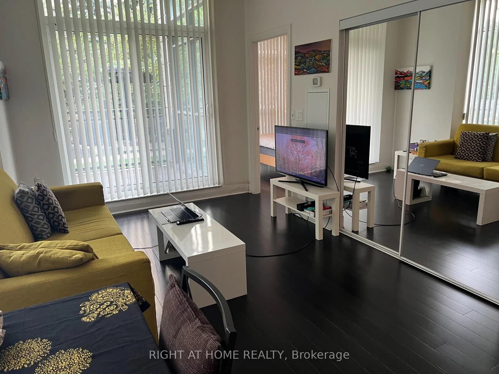 Kenaston Gardens in Toronto · Bayview Village — photo 3