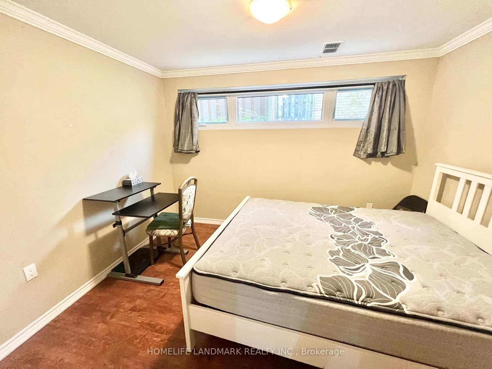 Cocksfield Avenue in Toronto · Bathurst Manor — photo 2