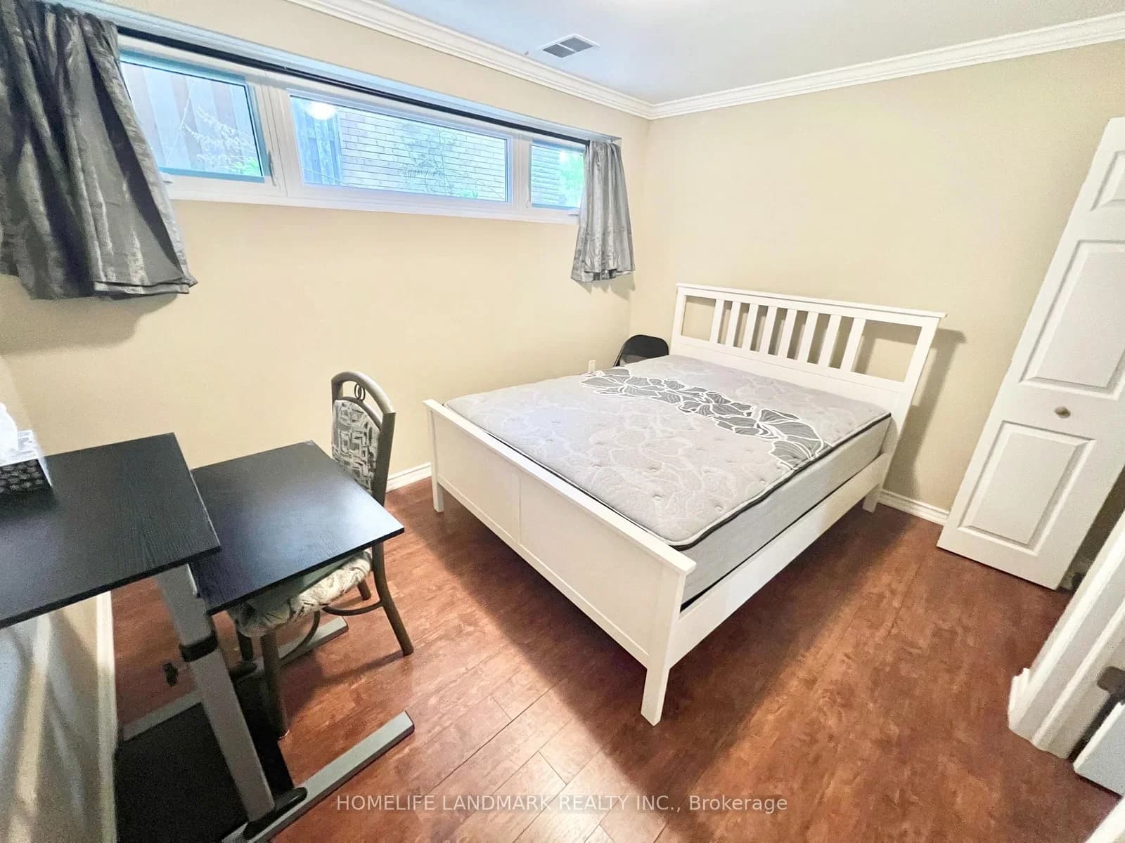 Cocksfield Avenue in Toronto · Bathurst Manor — photo 3