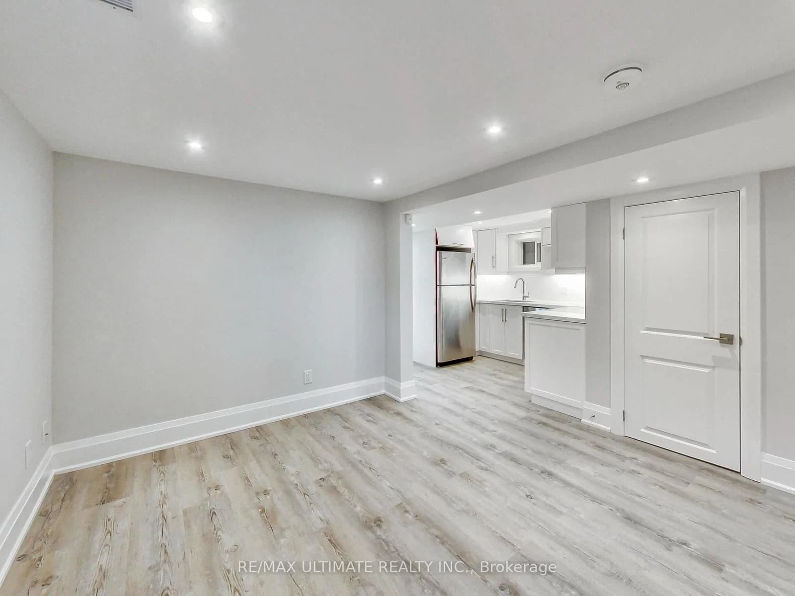 Northcliffe Boulevard in Toronto · Oakwood Village — photo 3